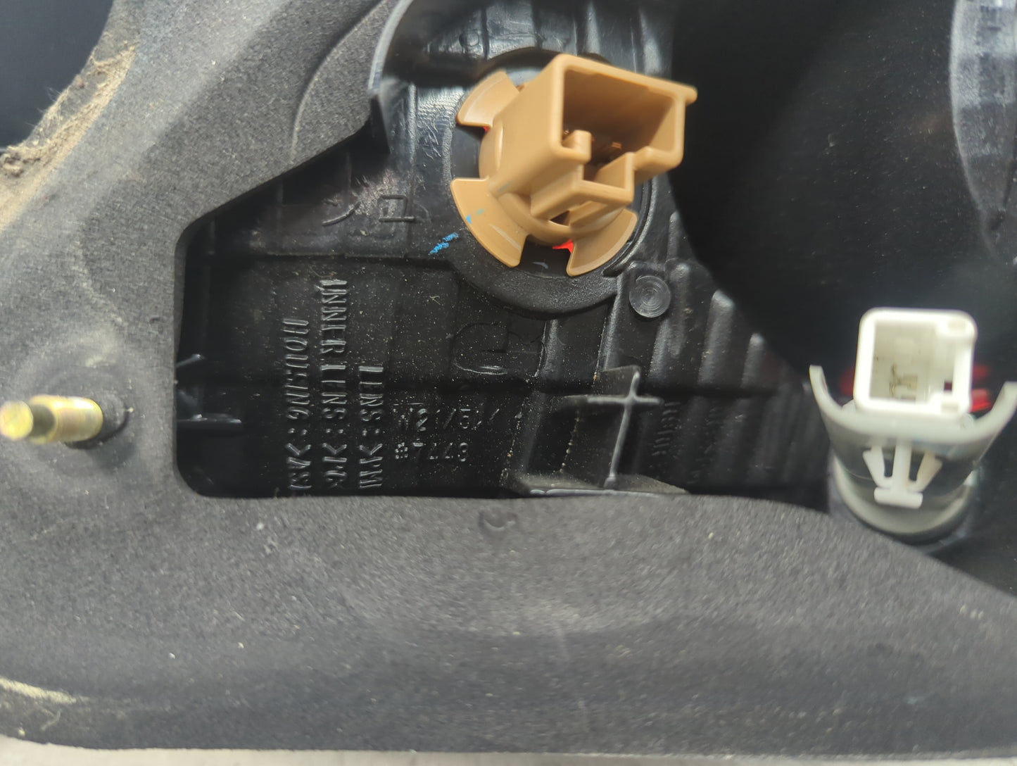 2002-2003 Lexus Es300 Tail Light Assembly Driver Left OEM Fits Fits 2002 2003 2004 OEM Used Auto Parts - Oemusedautoparts1.c