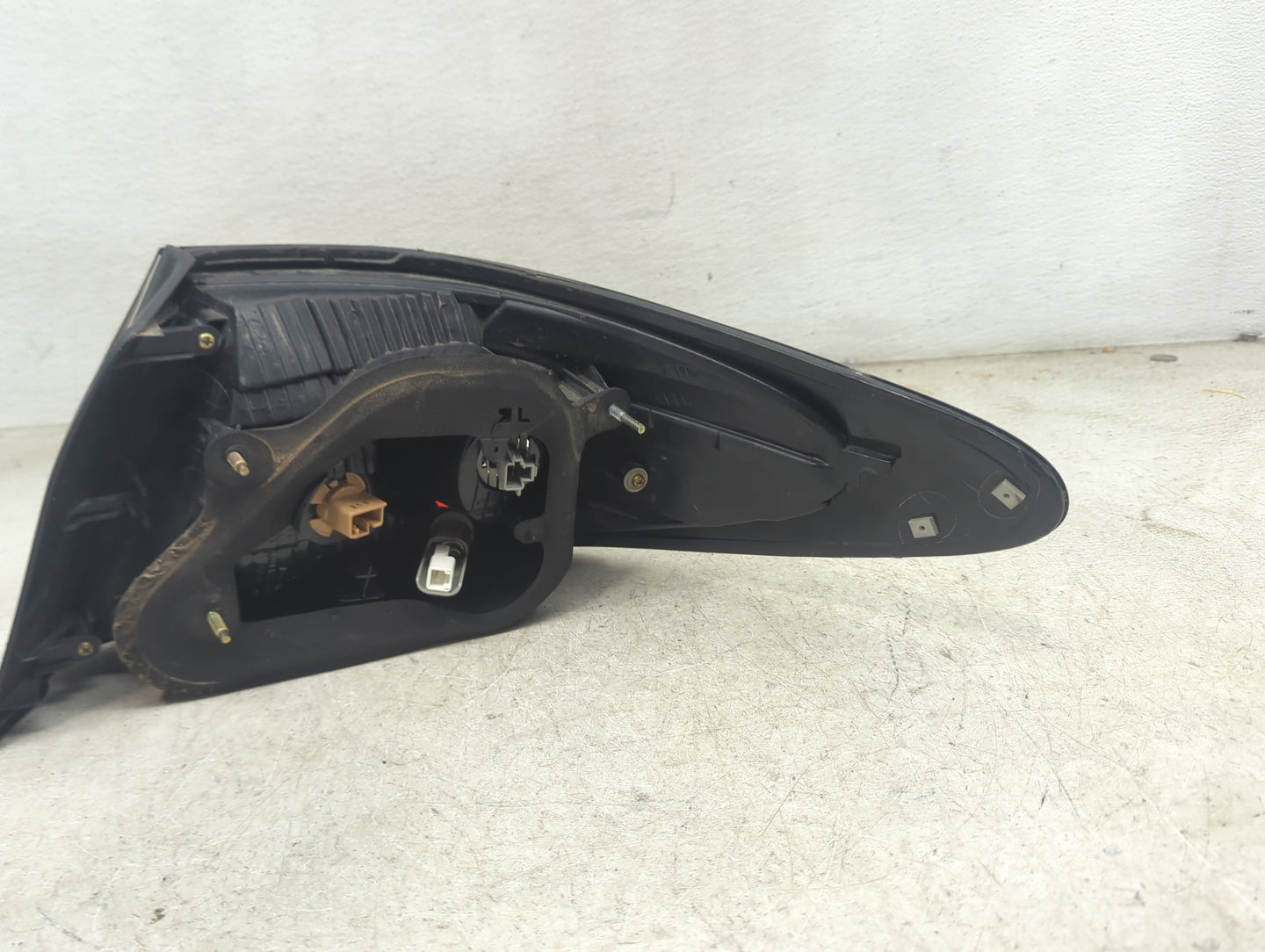 2002-2003 Lexus Es300 Tail Light Assembly Driver Left OEM Fits Fits 2002 2003 2004 OEM Used Auto Parts - Oemusedautoparts1.c