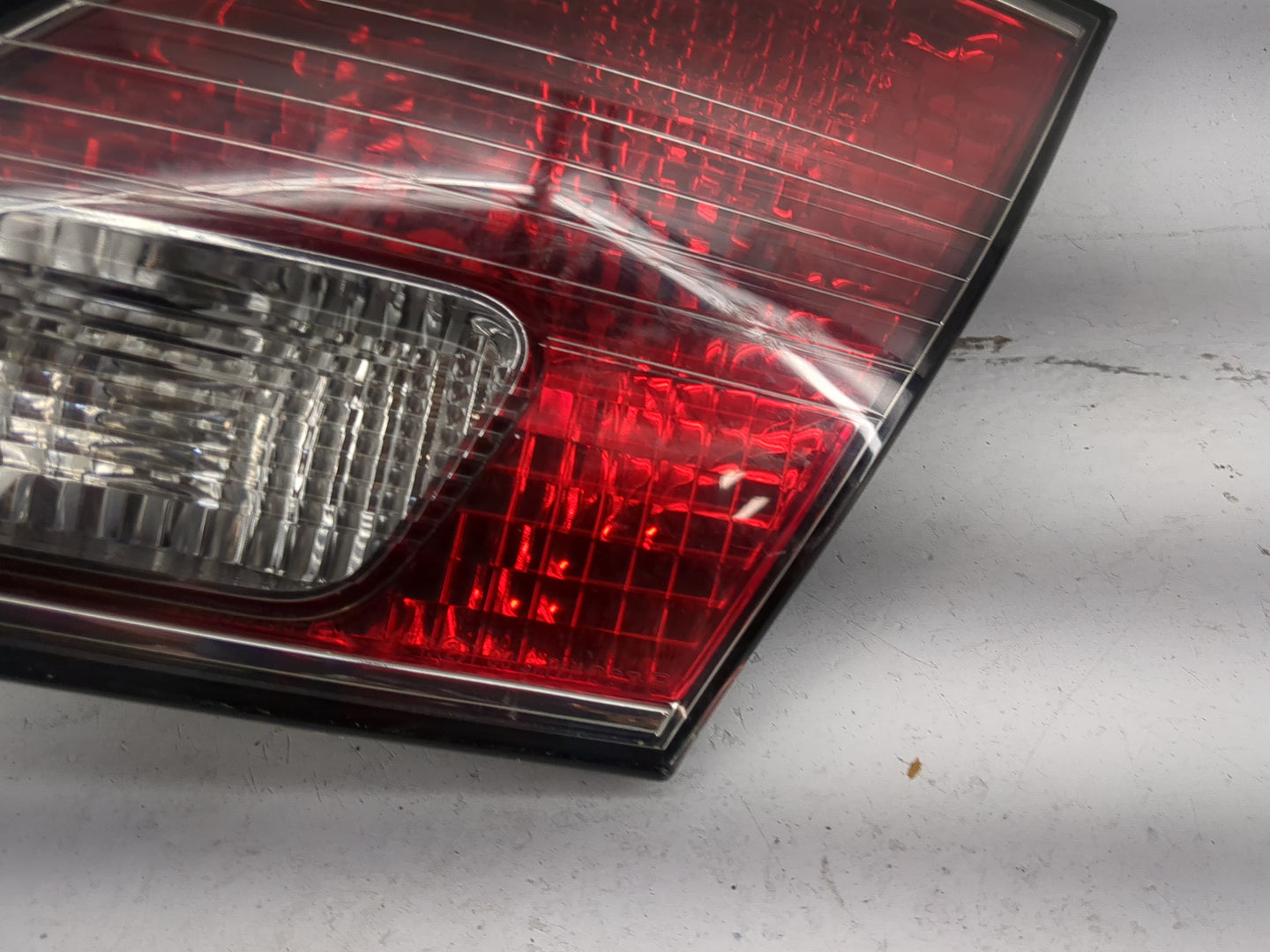 2002-2003 Lexus Es300 Passenger Right Side Deck Lid Mounted Tail Light - Oemusedautoparts1.com
