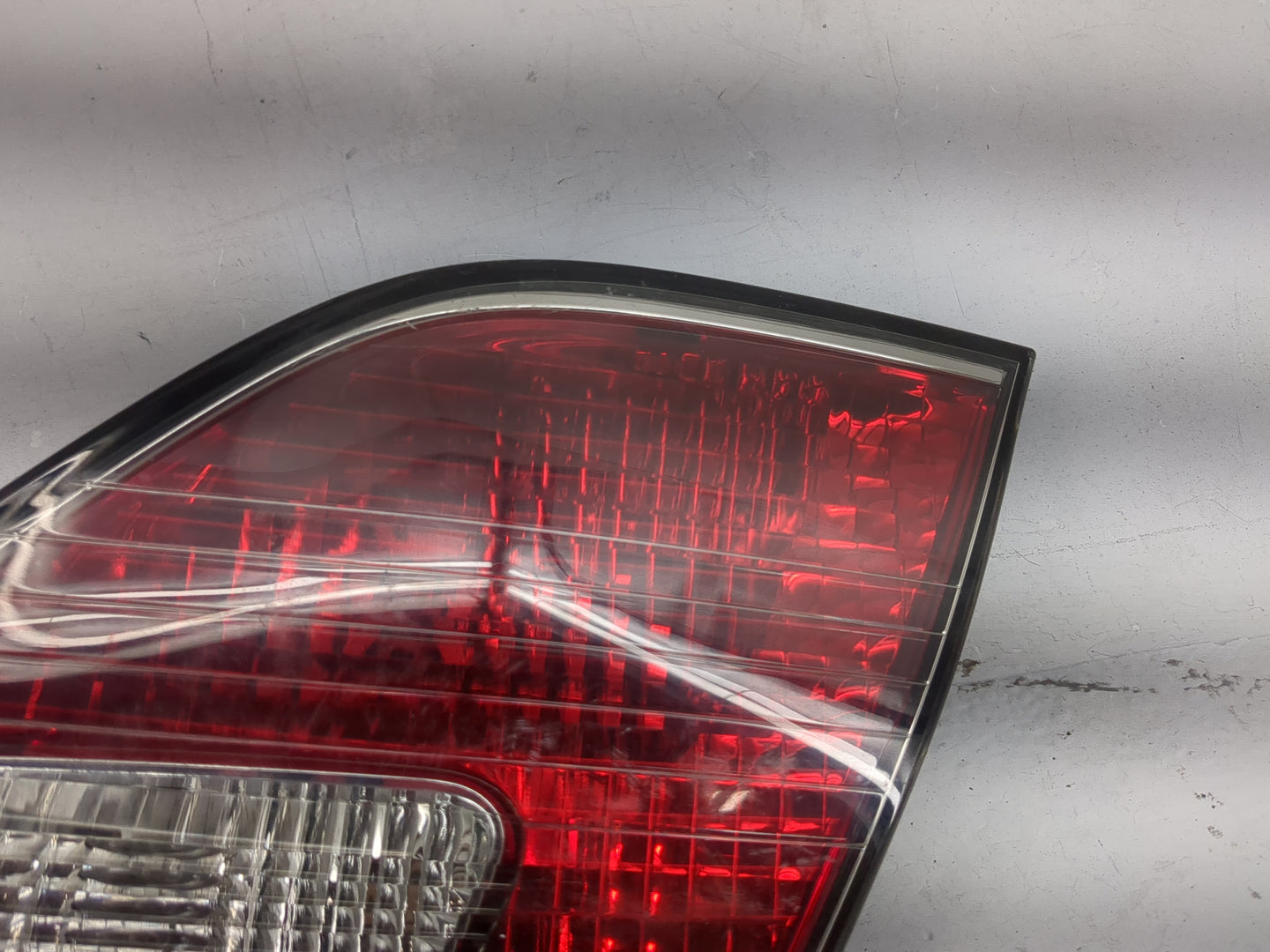 2002-2003 Lexus Es300 Passenger Right Side Deck Lid Mounted Tail Light - Oemusedautoparts1.com