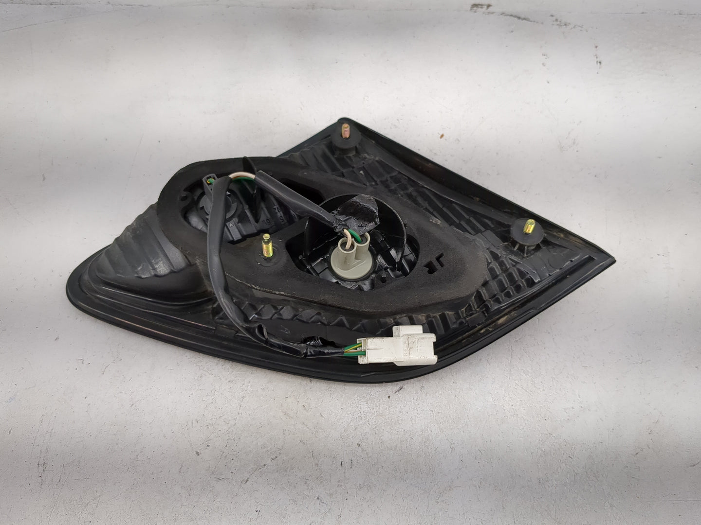 2002-2003 Lexus Es300 Passenger Right Side Deck Lid Mounted Tail Light - Oemusedautoparts1.com