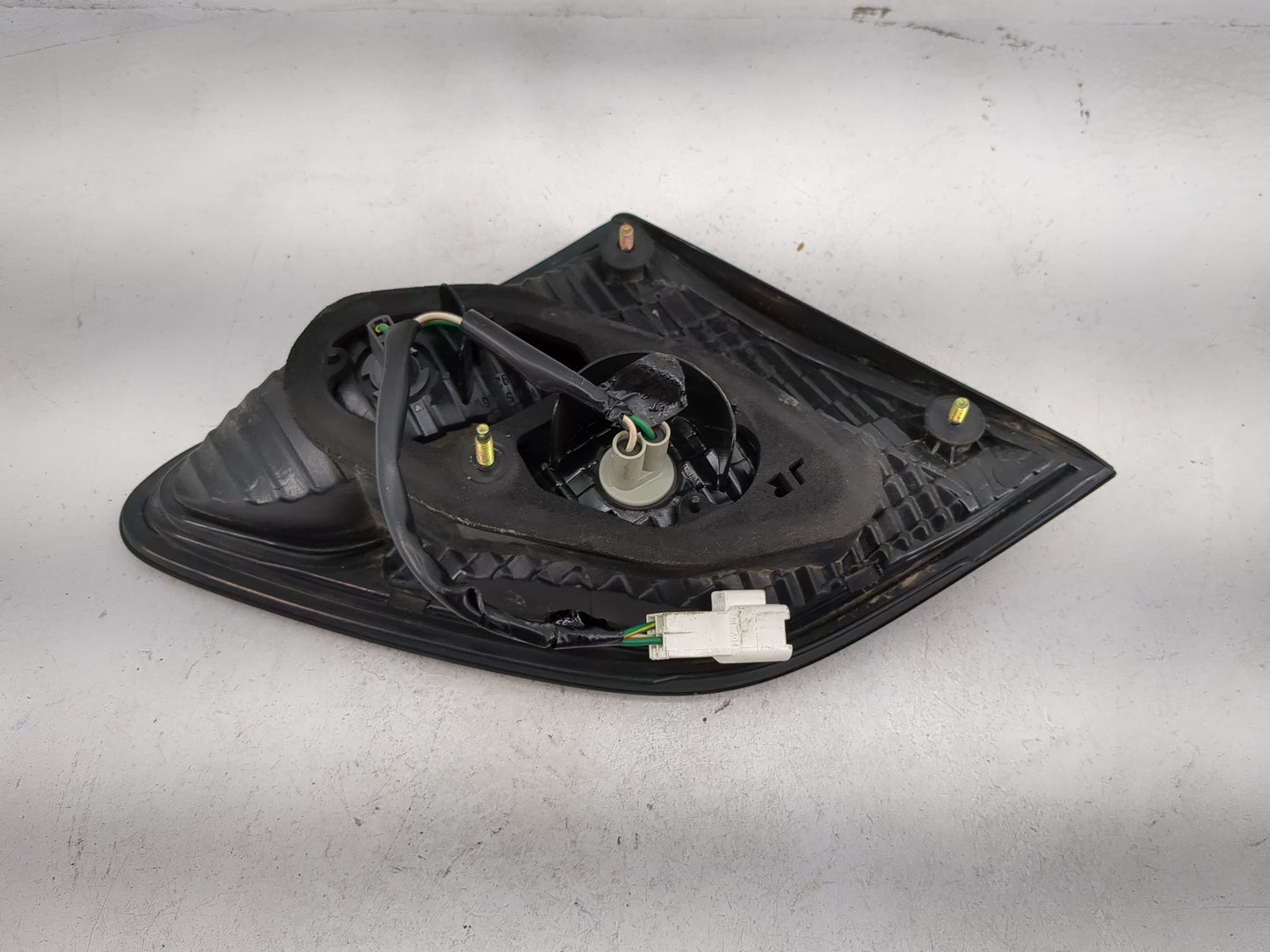 2002-2003 Lexus Es300 Passenger Right Side Deck Lid Mounted Tail Light - Oemusedautoparts1.com