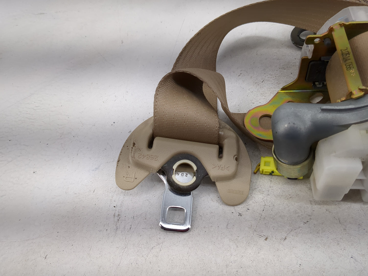 2002-2003 Lexus Es300 Passenger Front Seatbelt Retractor - Oemusedautoparts1.com