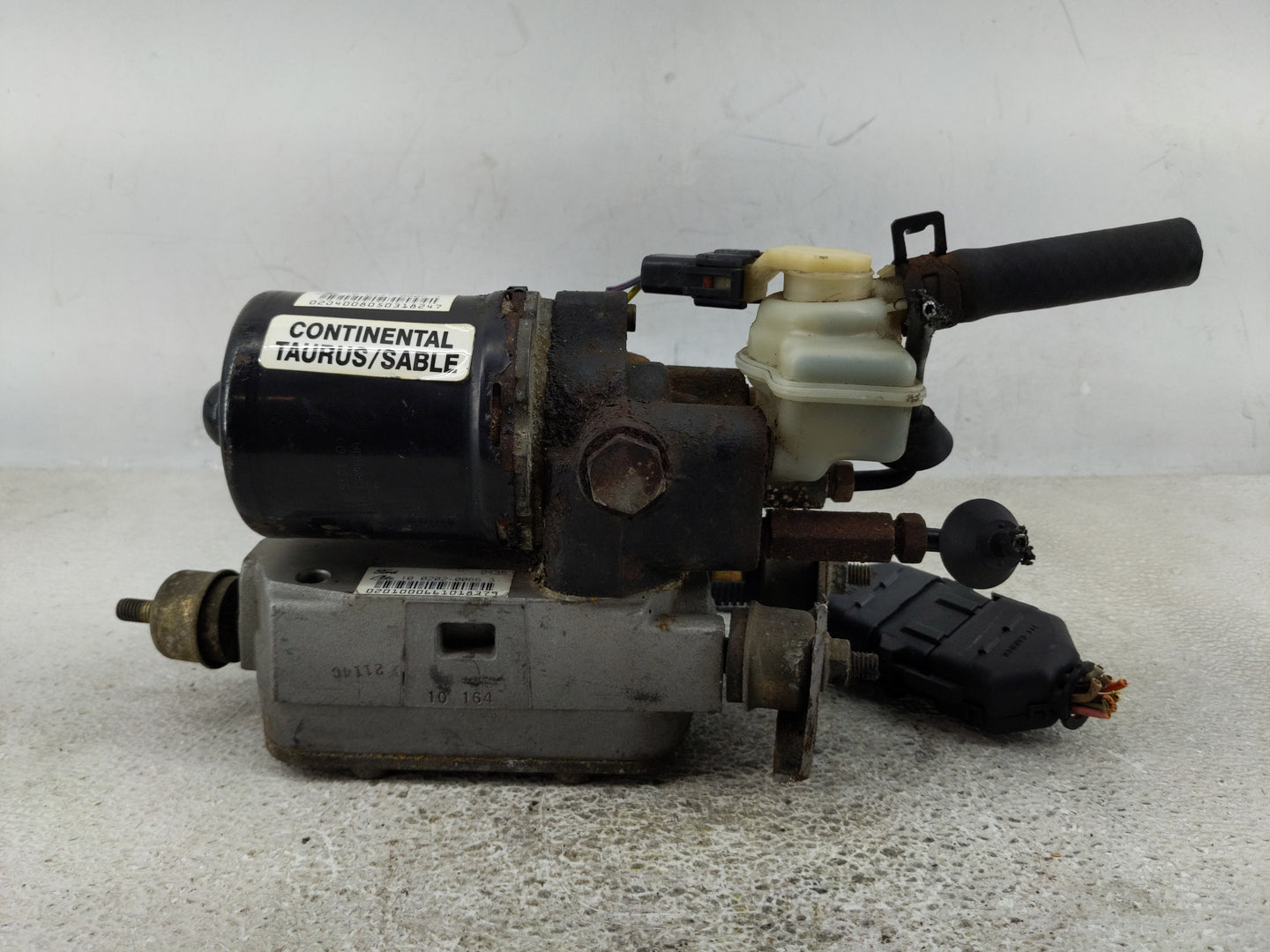 0 Lincoln Lincoln Continental ABS Pump Control Module Replacement Fits OEM Used Auto Parts - Oemusedautoparts1.com