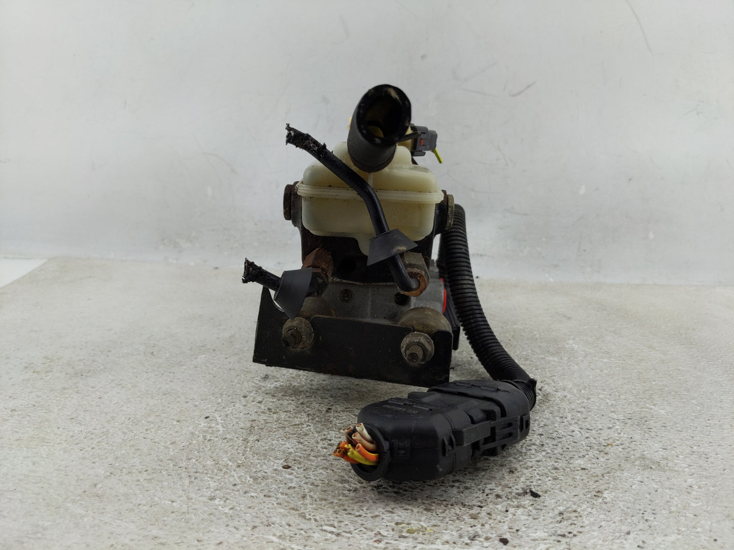 0 Lincoln Lincoln Continental ABS Pump Control Module Replacement Fits OEM Used Auto Parts - Oemusedautoparts1.com