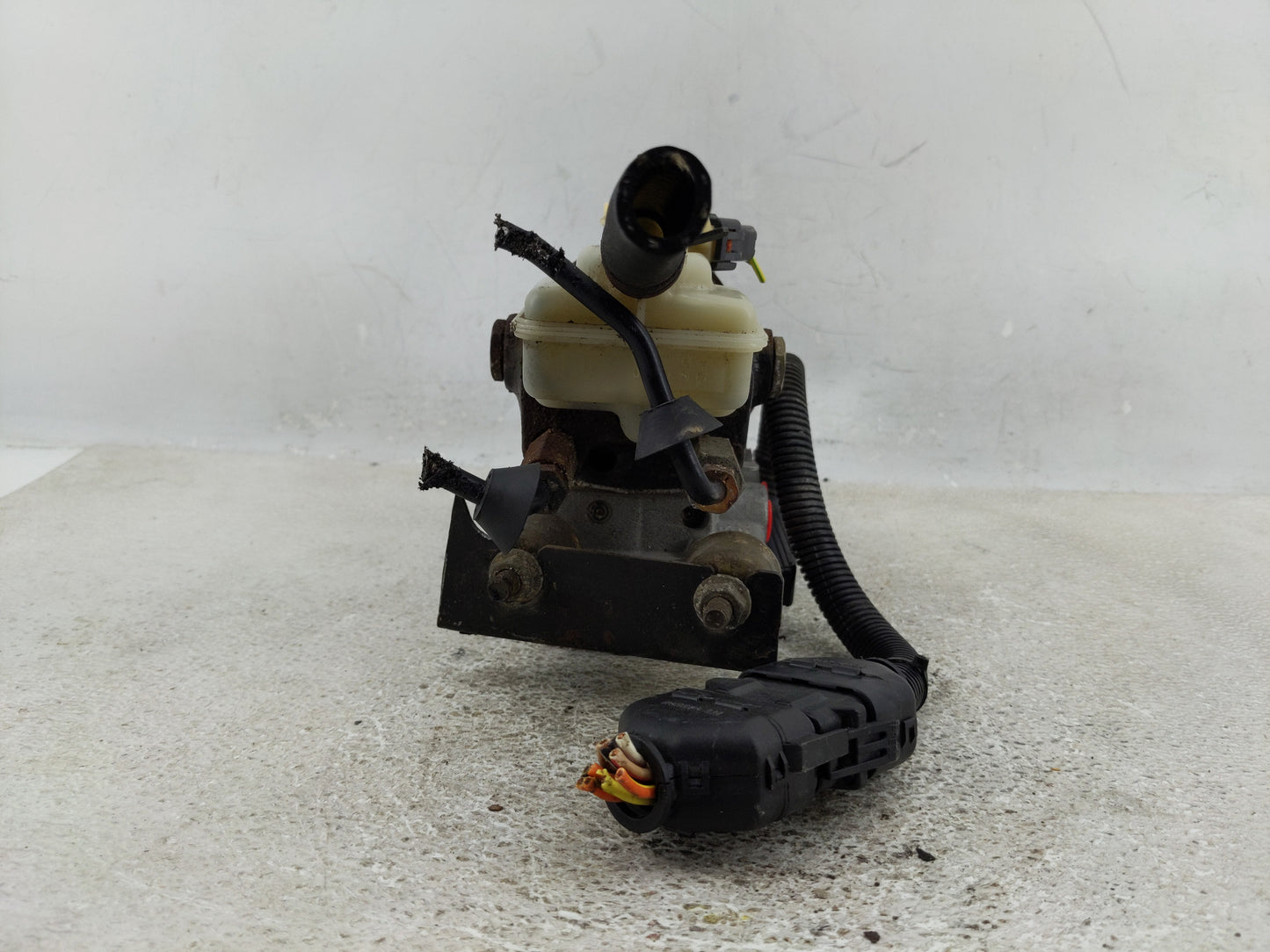 0 Lincoln Lincoln Continental ABS Pump Control Module Replacement Fits OEM Used Auto Parts - Oemusedautoparts1.com