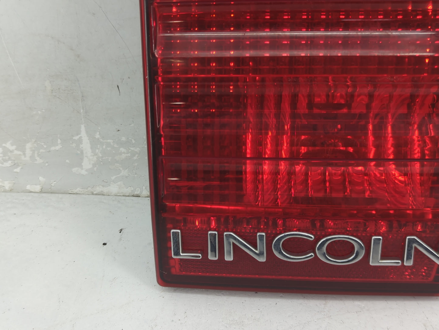 2002 Lincoln Ls Driver Left Side Deck Lid Mounted Tail Light - Oemusedautoparts1.com