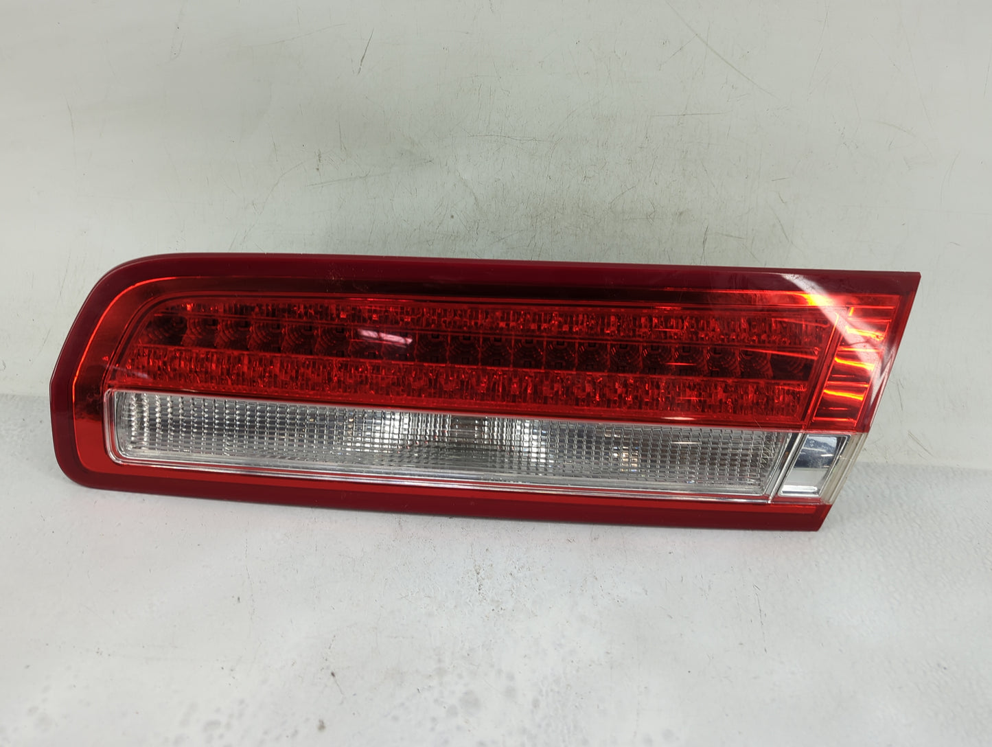 2010-2012 Lincoln Mkz Passenger Right Side Deck Lid Mounted Tail Light - Oemusedautoparts1.com
