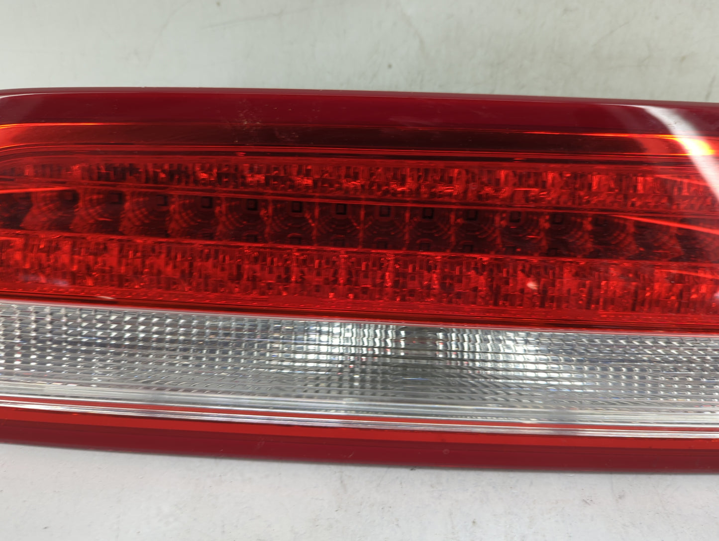 2010-2012 Lincoln Mkz Passenger Right Side Deck Lid Mounted Tail Light - Oemusedautoparts1.com