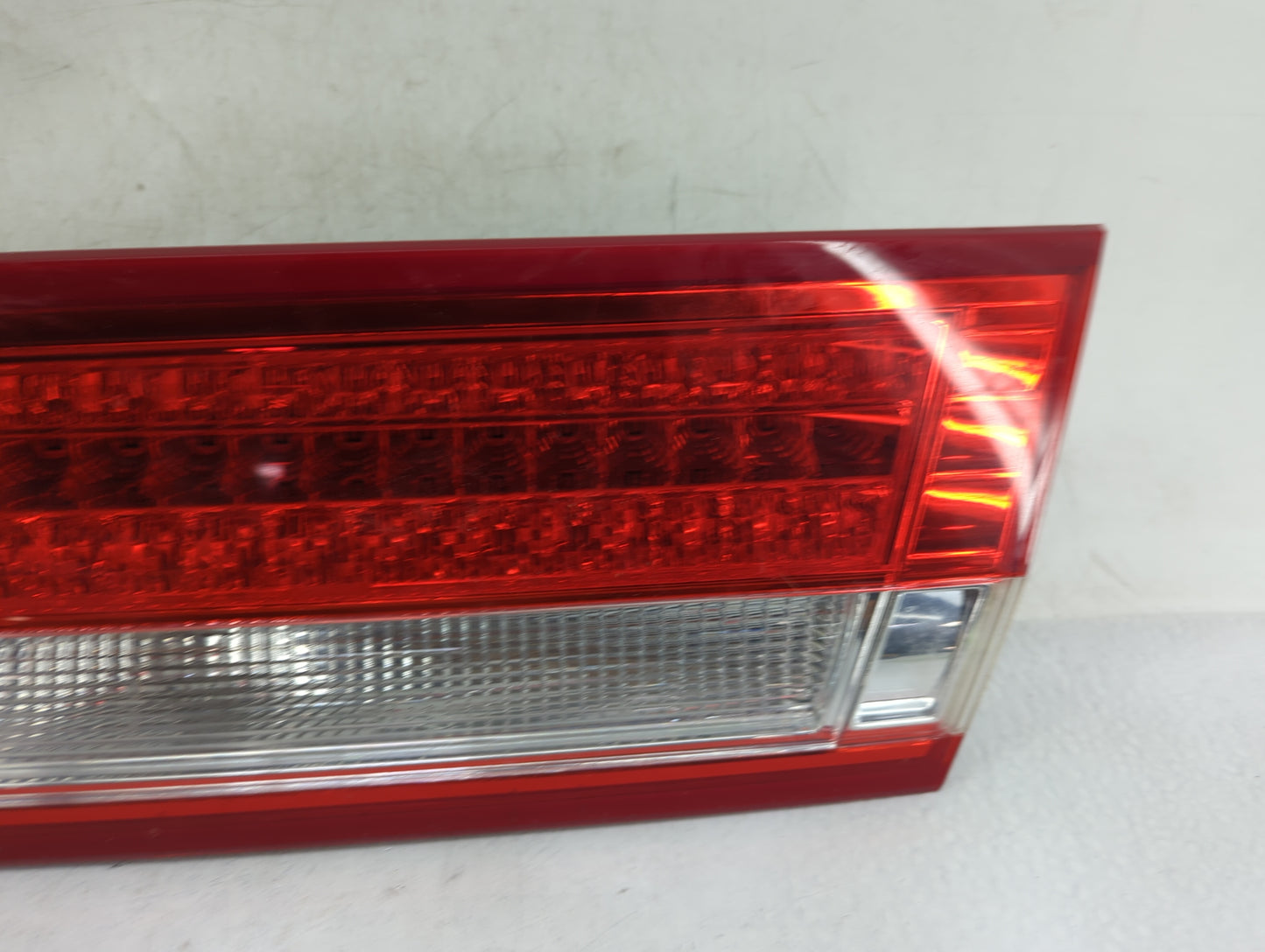 2010-2012 Lincoln Mkz Passenger Right Side Deck Lid Mounted Tail Light - Oemusedautoparts1.com
