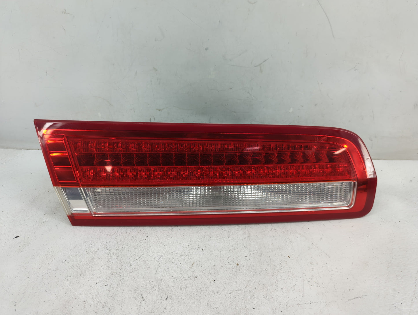 2010-2012 Lincoln Mkz Driver Left Side Deck Lid Mounted Tail Light - Oemusedautoparts1.com