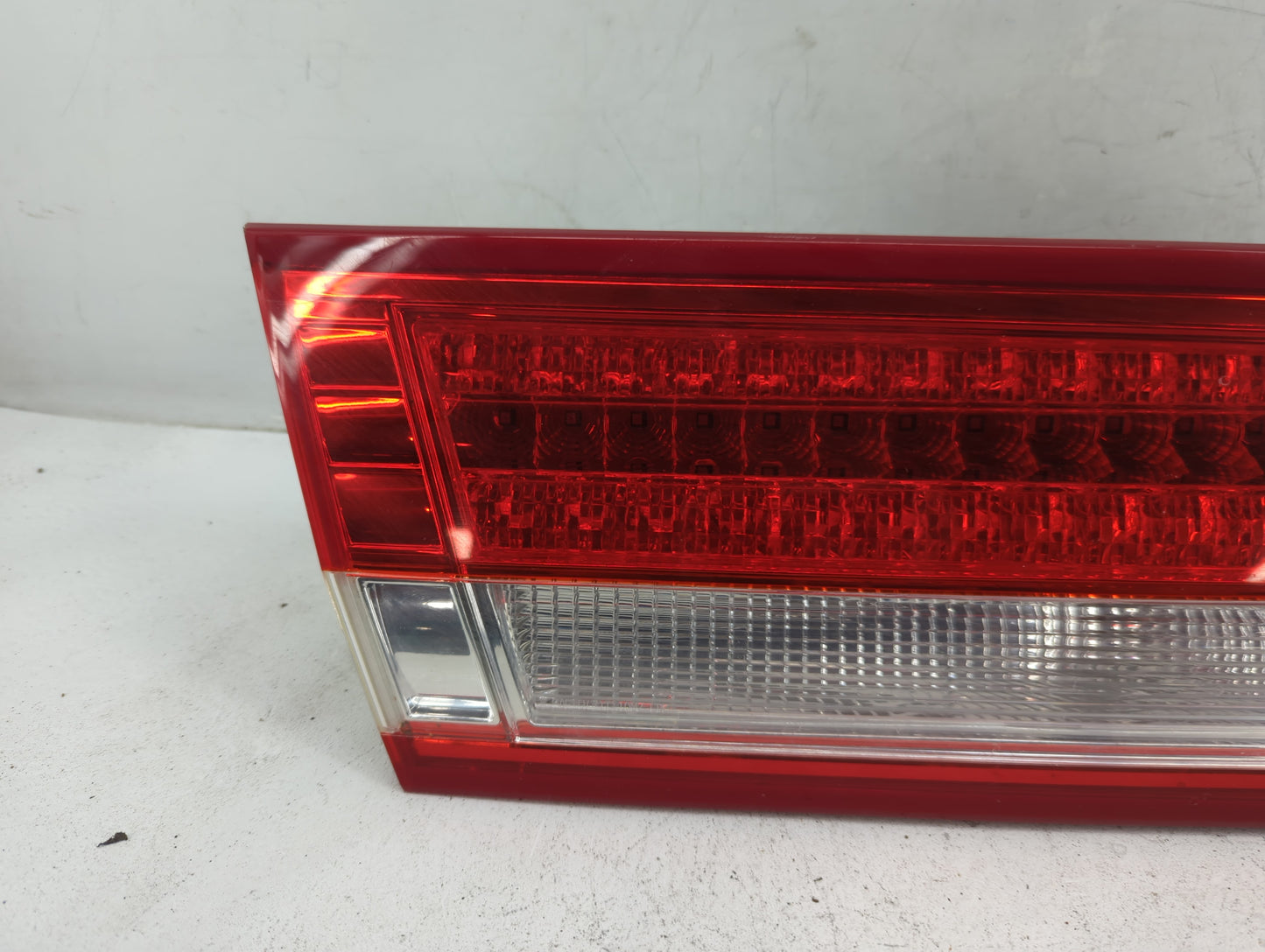 2010-2012 Lincoln Mkz Driver Left Side Deck Lid Mounted Tail Light - Oemusedautoparts1.com