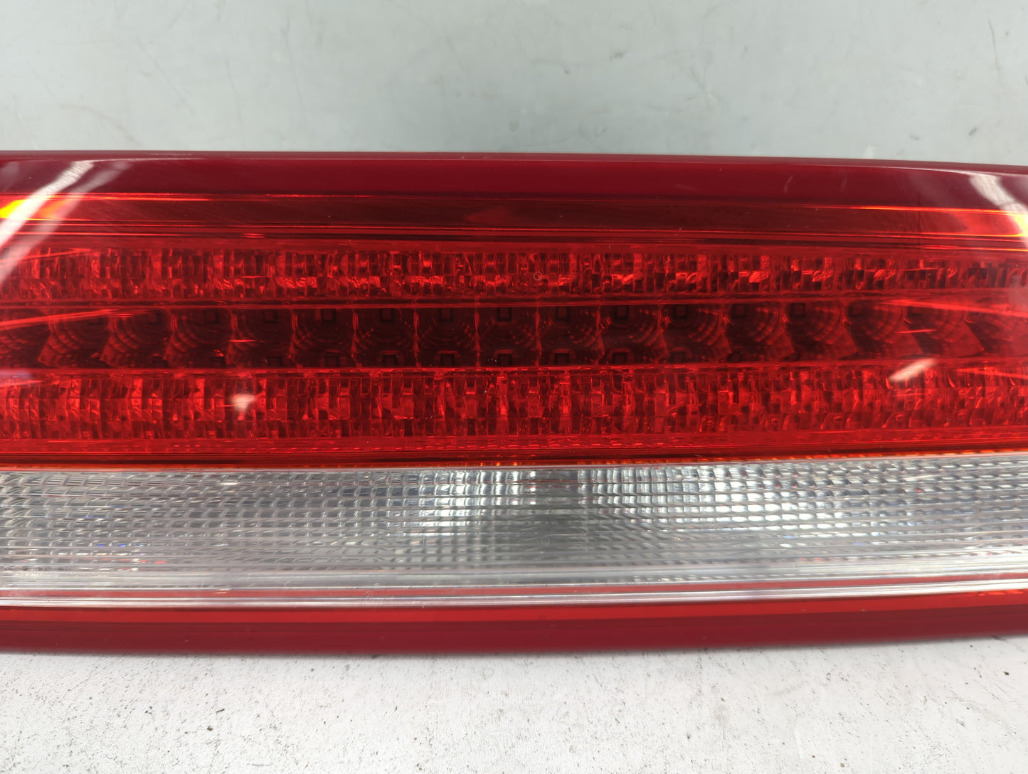 2010-2012 Lincoln Mkz Driver Left Side Deck Lid Mounted Tail Light - Oemusedautoparts1.com