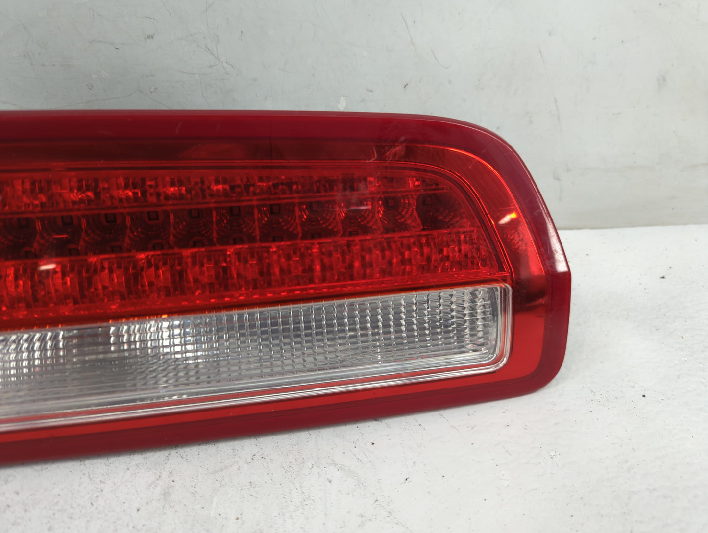 2010-2012 Lincoln Mkz Driver Left Side Deck Lid Mounted Tail Light - Oemusedautoparts1.com
