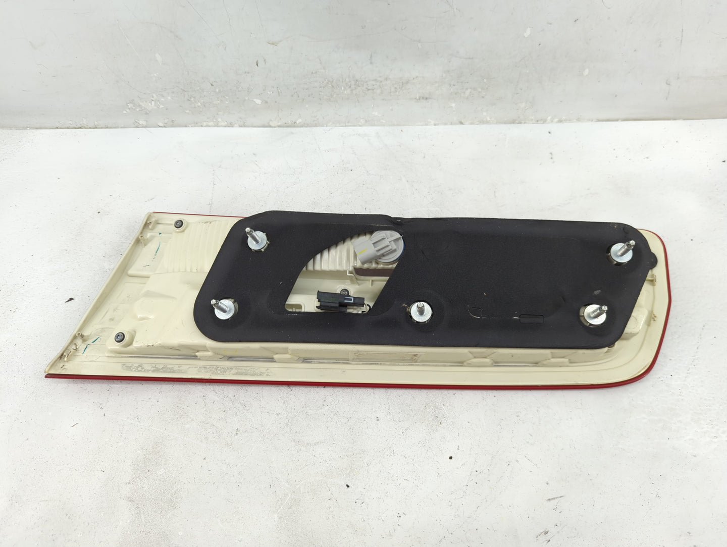2010-2012 Lincoln Mkz Driver Left Side Deck Lid Mounted Tail Light - Oemusedautoparts1.com
