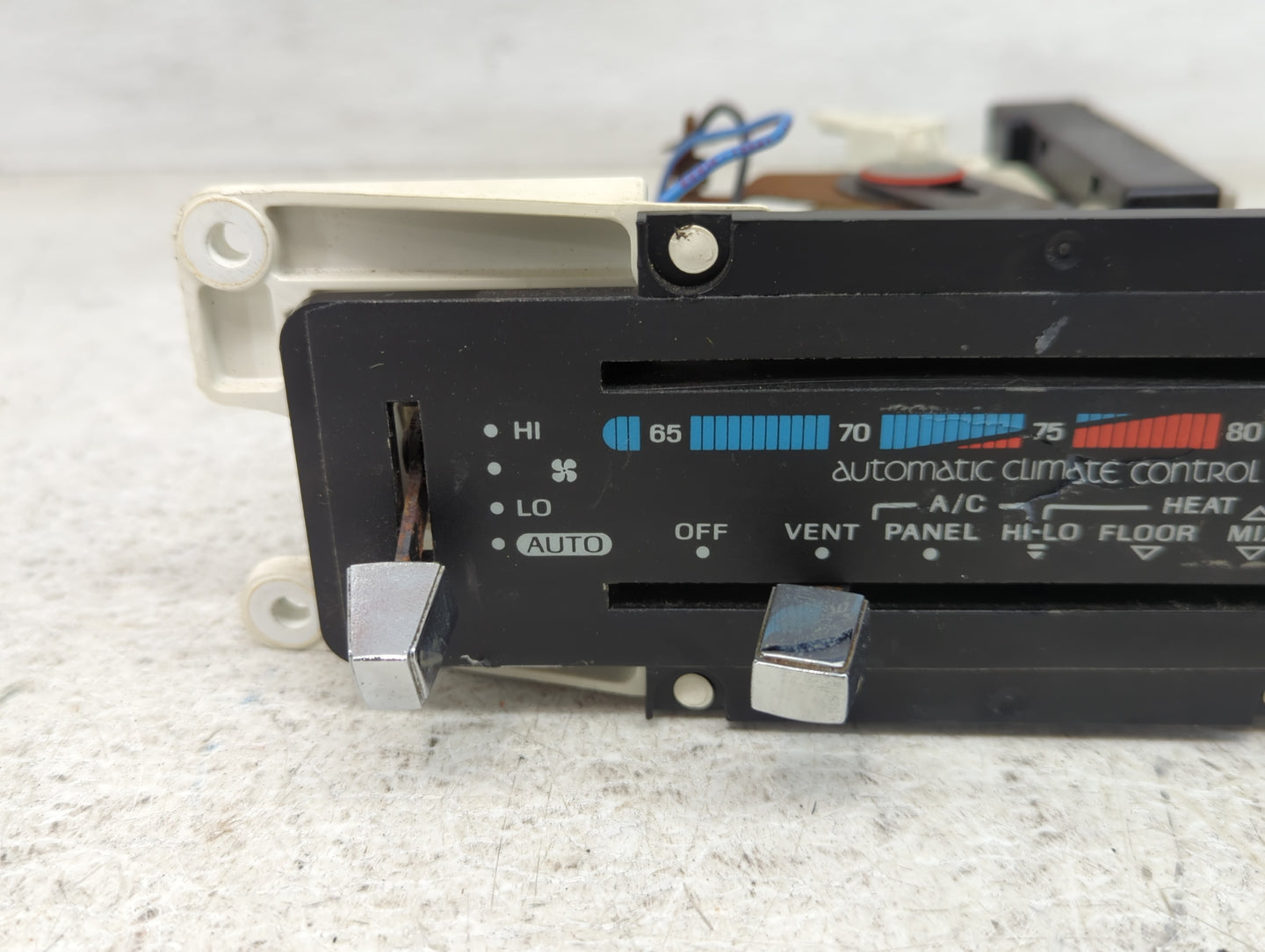 0 Lincoln Town Car Climate Control Module Temperature AC/Heater Replacement Fits OEM Used Auto Parts - Oemusedautoparts1.com