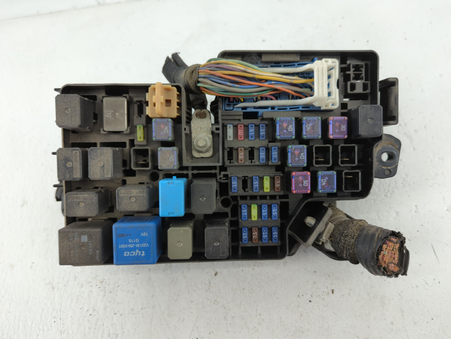 0 Mazda 3 Fusebox Fuse Box Panel Relay Module P/N:BBM5-66761 K2441 Fits OEM Used Auto Parts - Oemusedautoparts1.com