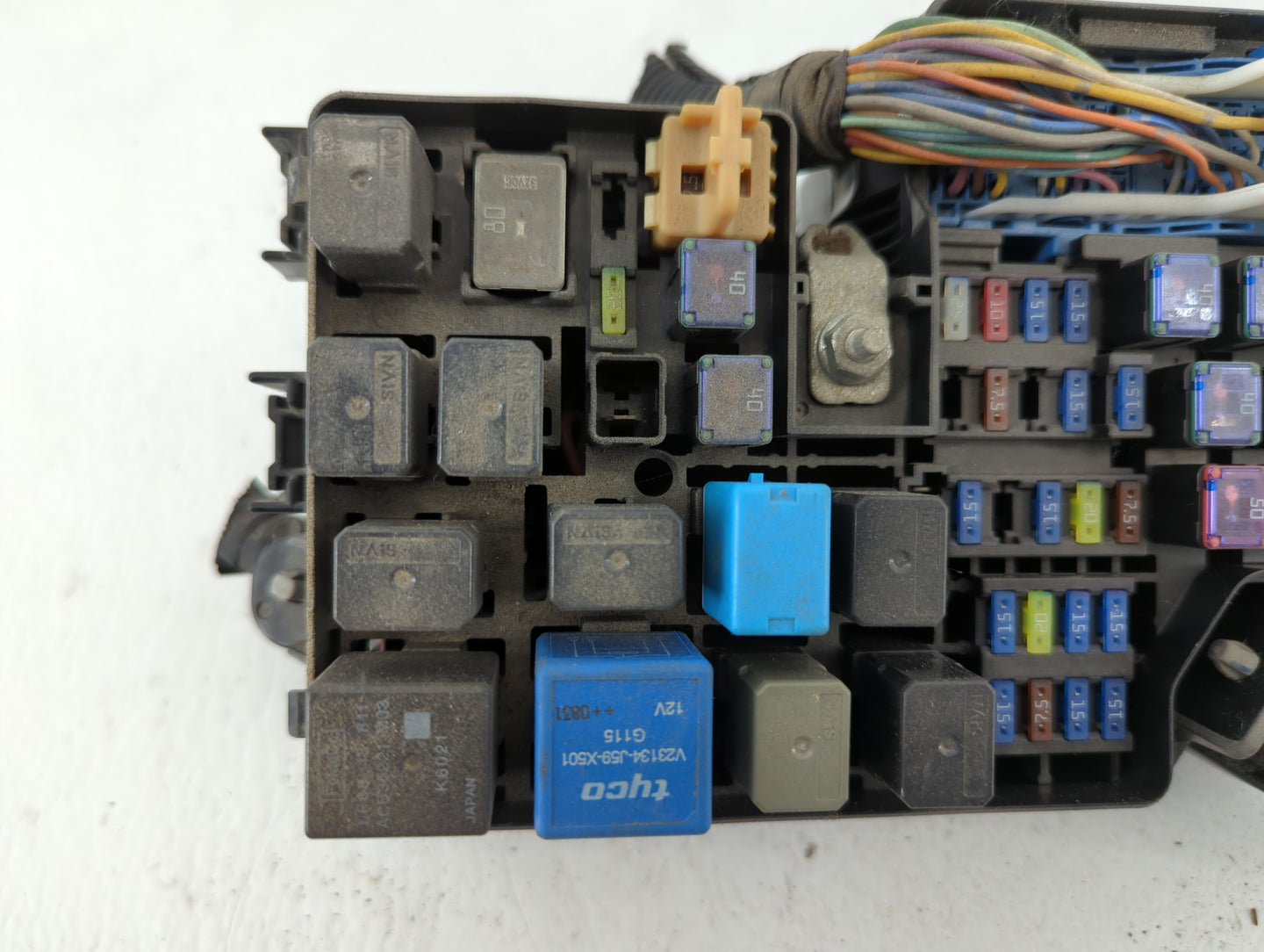 0 Mazda 3 Fusebox Fuse Box Panel Relay Module P/N:BBM5-66761 K2441 Fits OEM Used Auto Parts - Oemusedautoparts1.com