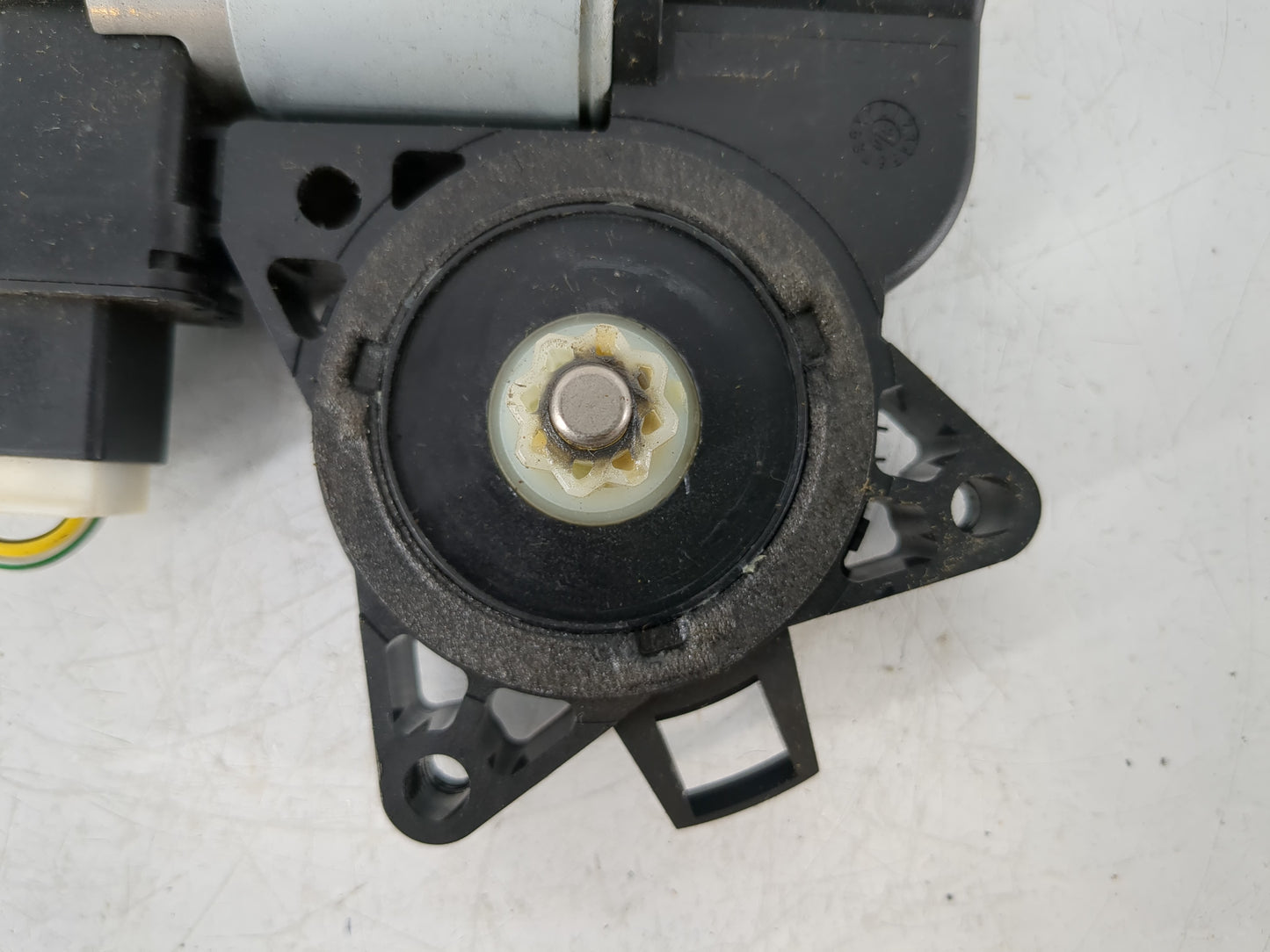 2004-2009 Mazda 3 Passenger Front Right Power Window Motor - Oemusedautoparts1.com