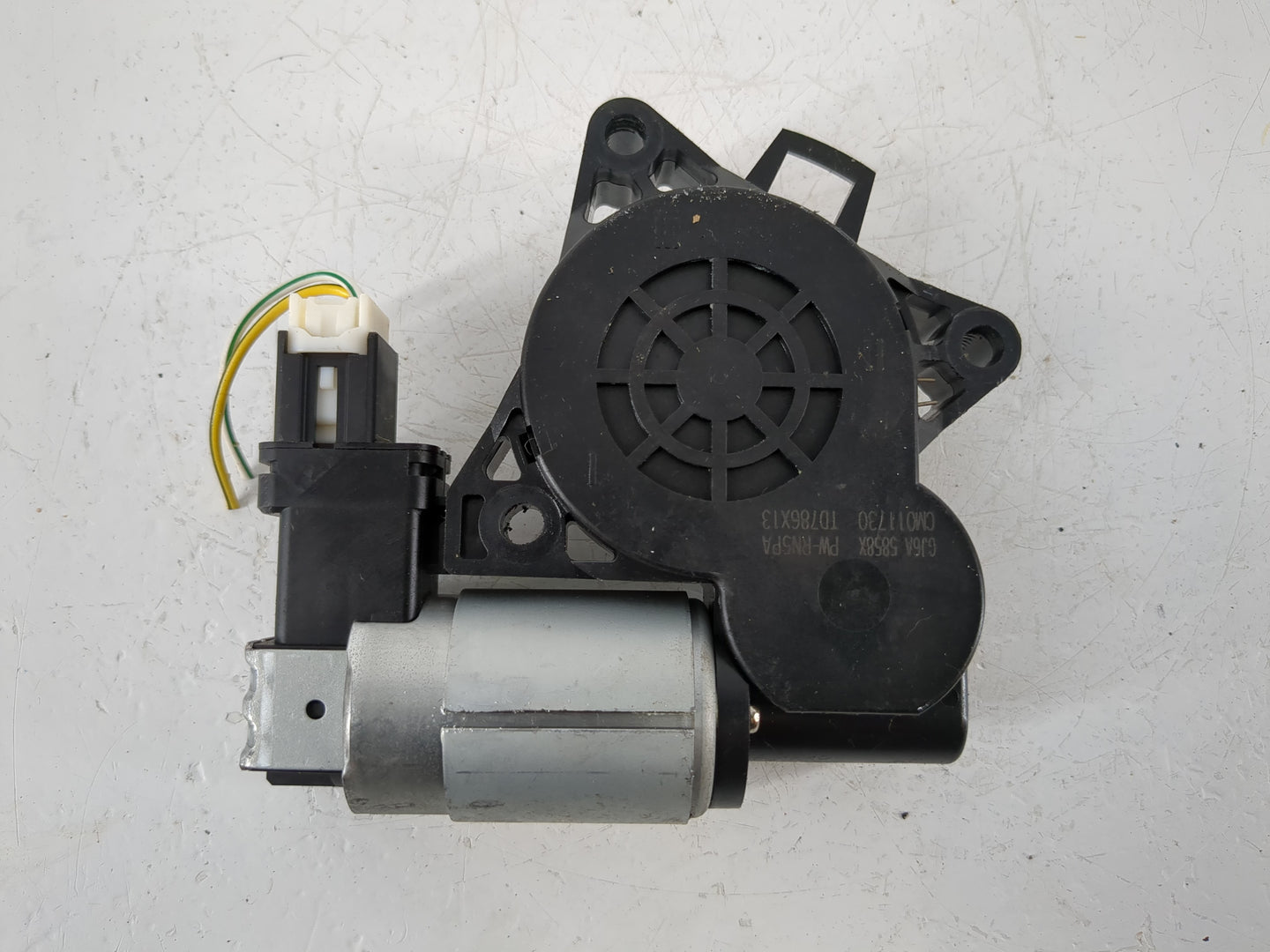 2004-2009 Mazda 3 Passenger Front Right Power Window Motor - Oemusedautoparts1.com