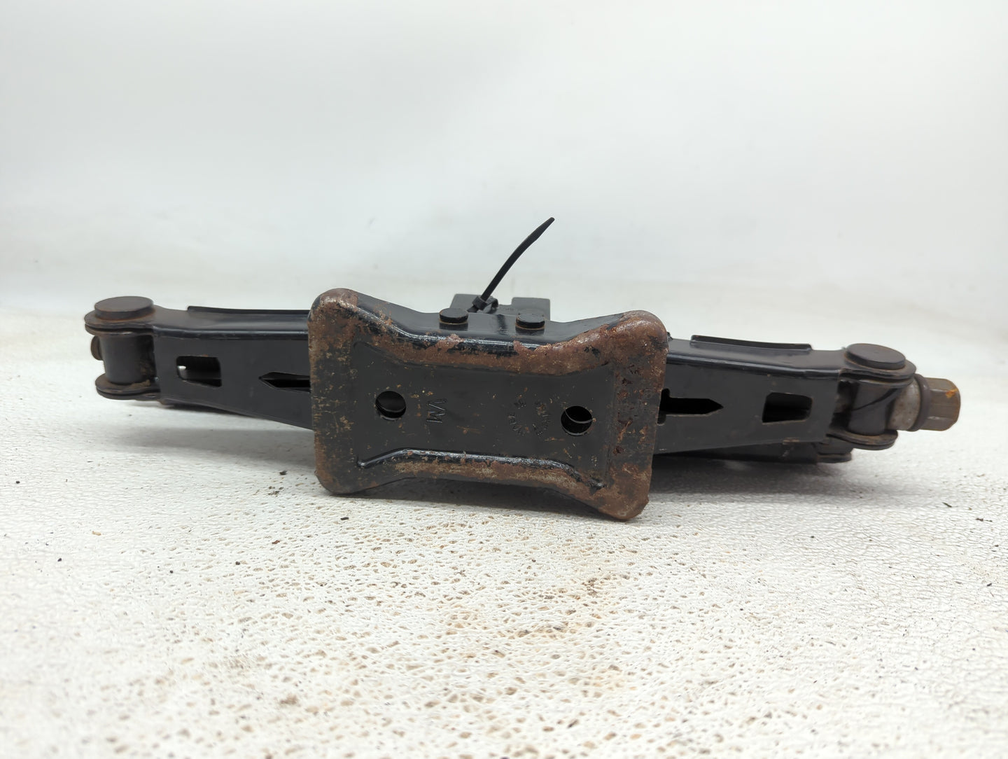 2009 Mazda 6 Spare Scissor Car Jack - Oemusedautoparts1.com