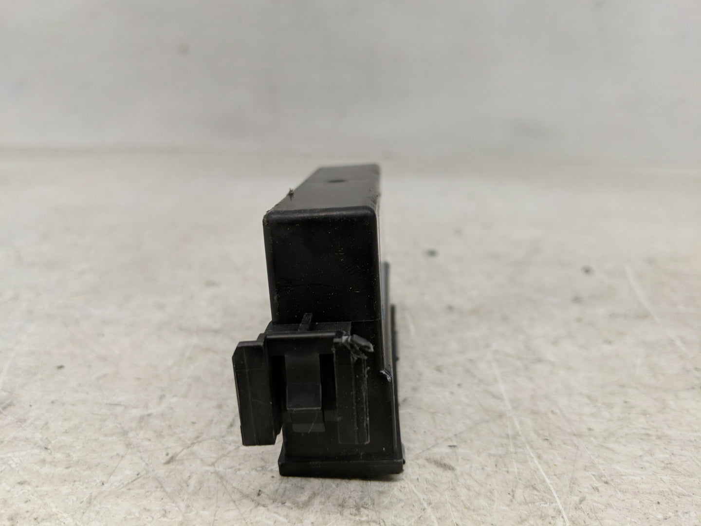 2017-2018 Mazda Cx-5 Body Control Module Bcm Inner Cabin Fuse Box - Oemusedautoparts1.com