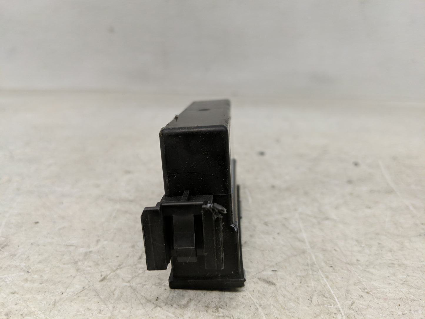 2017-2018 Mazda Cx-5 Body Control Module Bcm Inner Cabin Fuse Box - Oemusedautoparts1.com