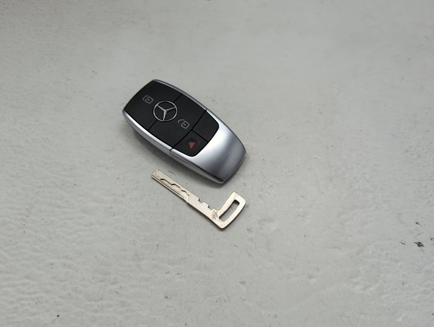 Mercedes-Benz Keyless Entry Remote Fob NBGDM3 A1779052108 Q01 3 buttons - Oemusedautoparts1.com