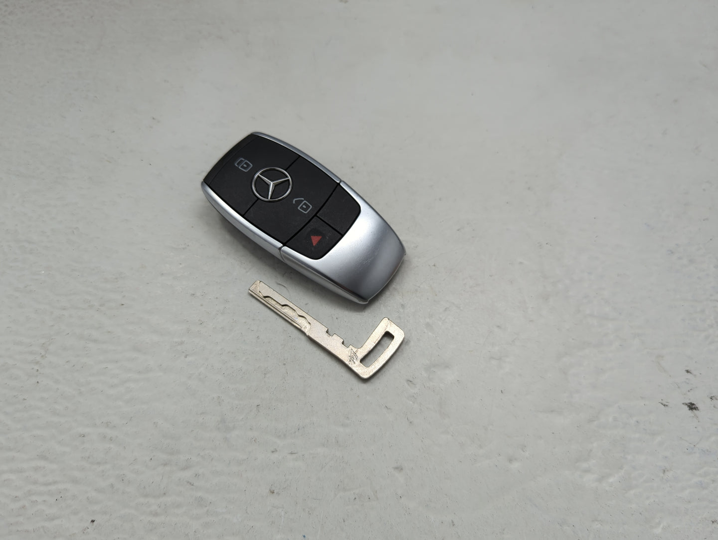 Mercedes-Benz Keyless Entry Remote Fob NBGDM3 A1779052108 Q01 3 buttons - Oemusedautoparts1.com