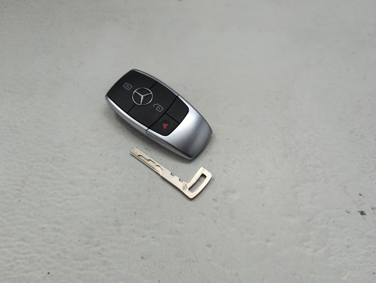 Mercedes-Benz Keyless Entry Remote Fob NBGDM3 A1779052108 Q01 3 buttons - Oemusedautoparts1.com