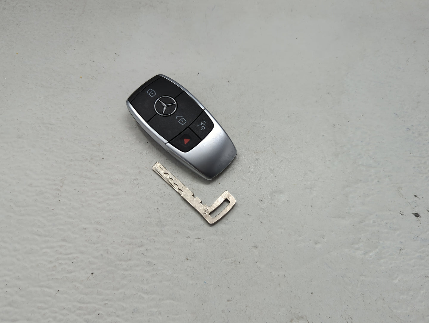 Mercedes-Benz Keyless Entry Remote Fob IYZ-MS2 A2059051720 4 buttons - Oemusedautoparts1.com