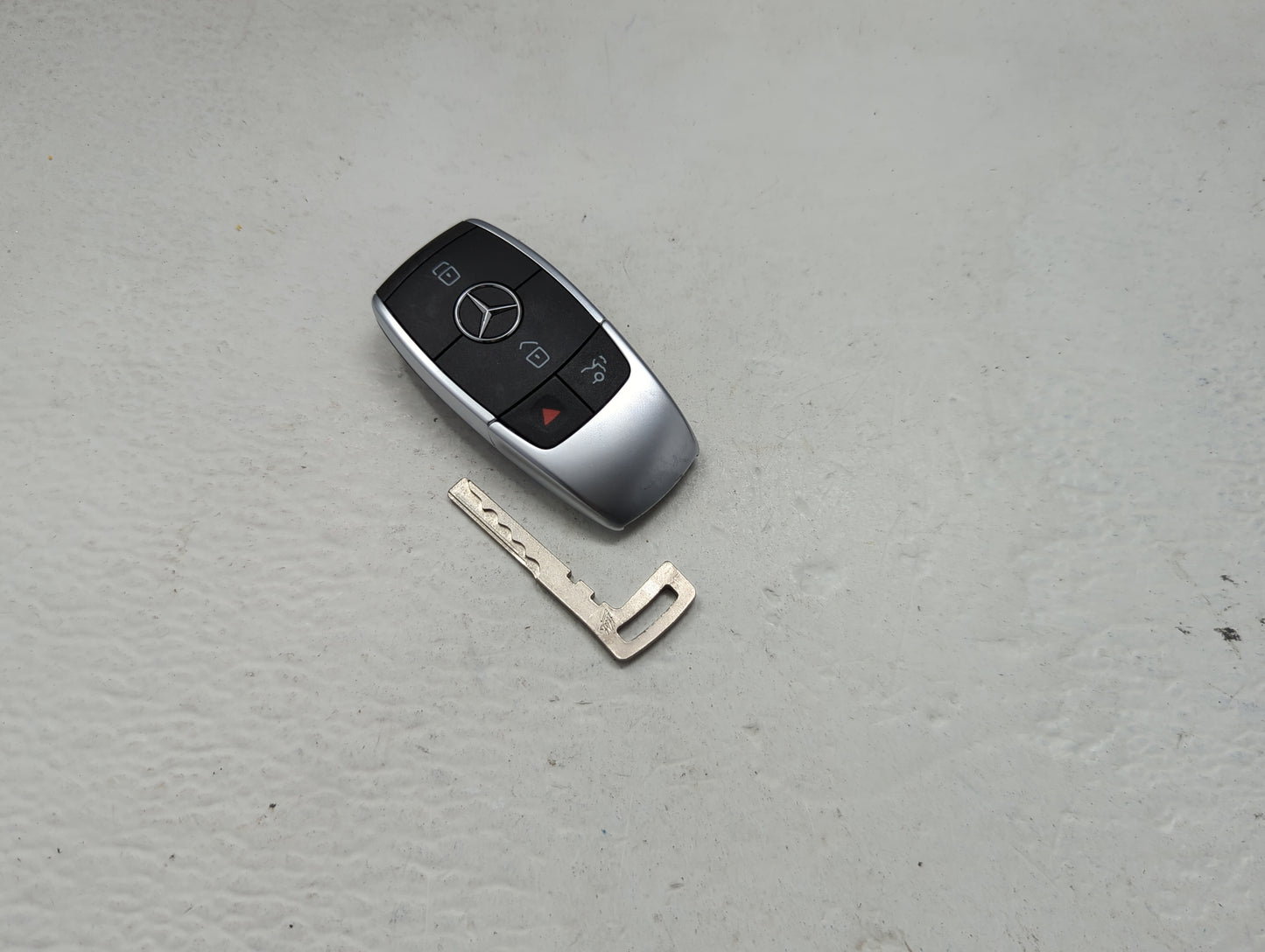Mercedes-Benz Keyless Entry Remote Fob IYZ-MS2 A2059051720 4 buttons - Oemusedautoparts1.com