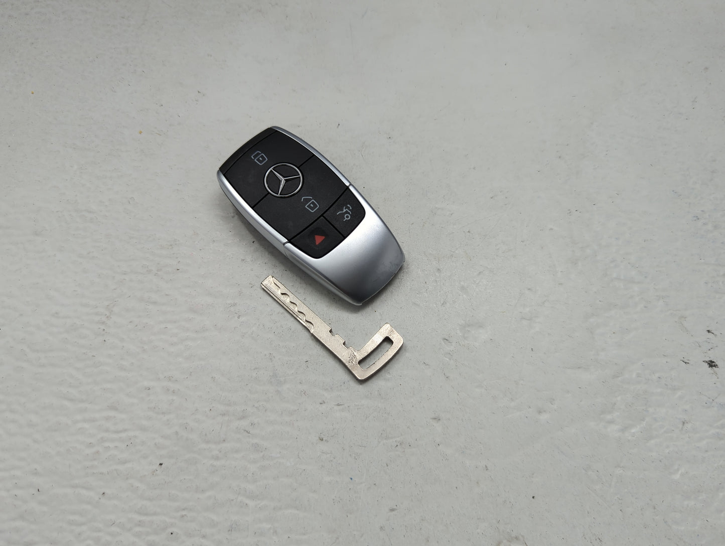 Mercedes-Benz Keyless Entry Remote Fob IYZ-MS2 A2059051720 4 buttons - Oemusedautoparts1.com