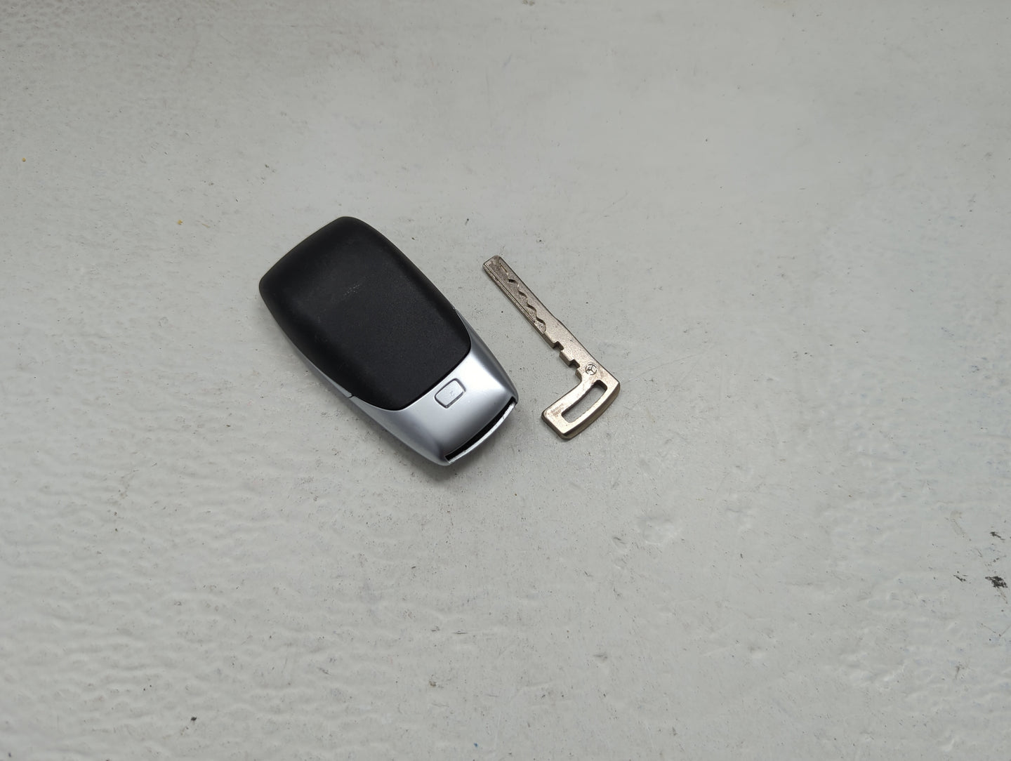 Mercedes-Benz Keyless Entry Remote Fob IYZ-MS2 A2059051720 4 buttons - Oemusedautoparts1.com