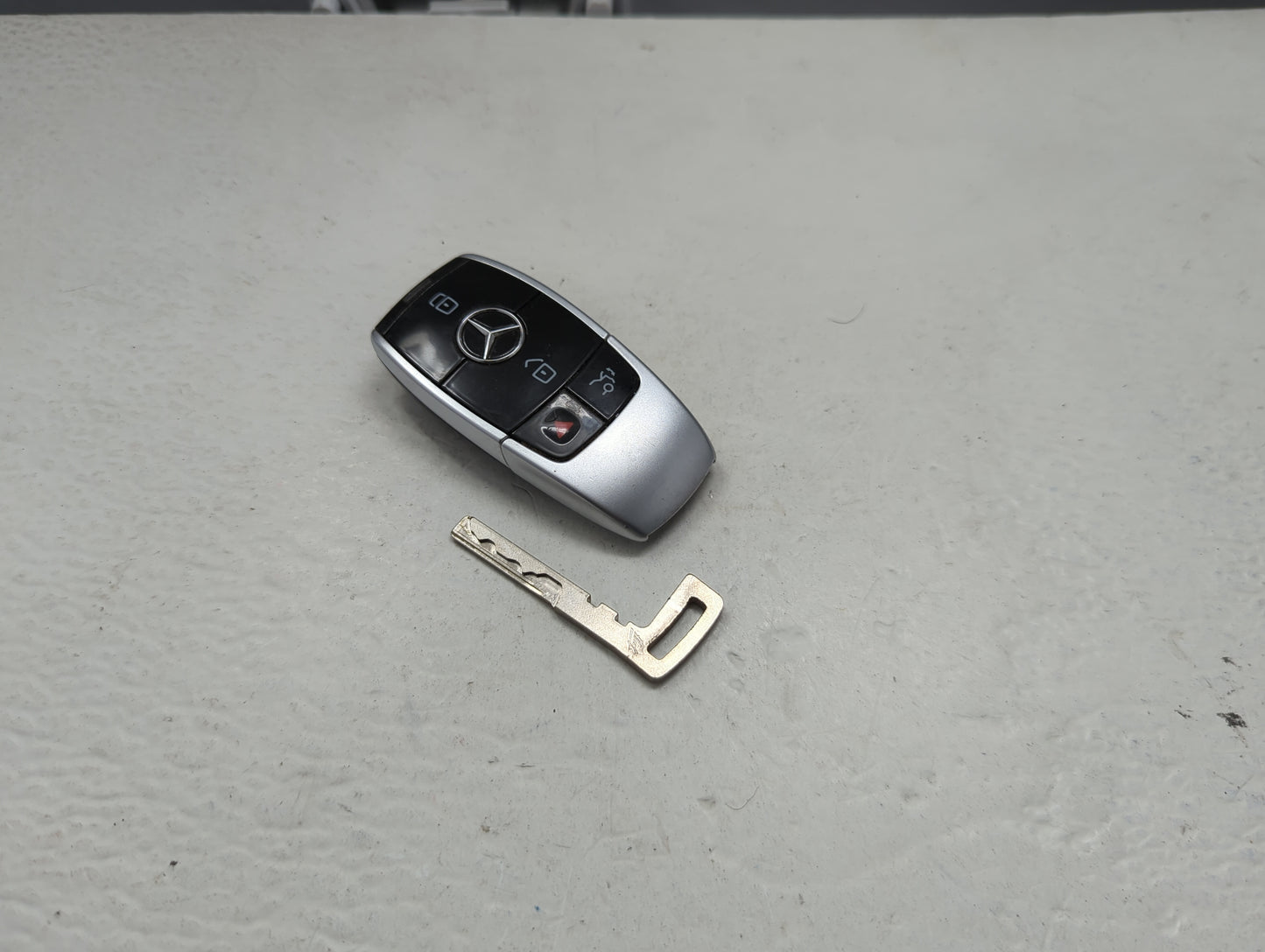 Mercedes-Benz Keyless Entry Remote Fob IYZ-MS2 A2229056409 | A 222 905 64 09 - Oemusedautoparts1.com