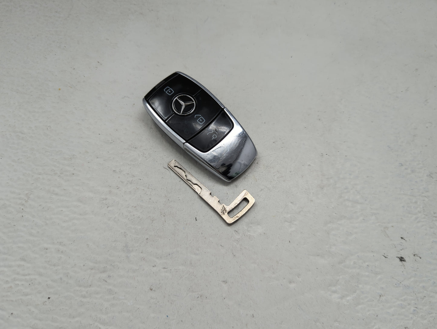 Mercedes-Benz Keyless Entry Remote Fob NBGDM4 A1679051304Q02 | A1679051304 Q02 - Oemusedautoparts1.com