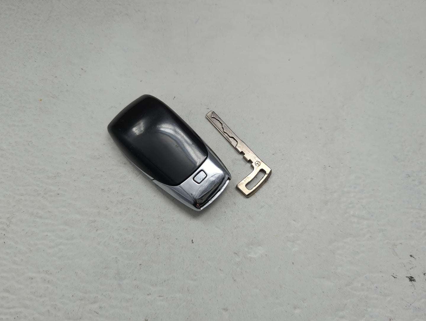 Mercedes-Benz Keyless Entry Remote Fob NBGDM4 A1679051304Q02 | A1679051304 Q02 - Oemusedautoparts1.com
