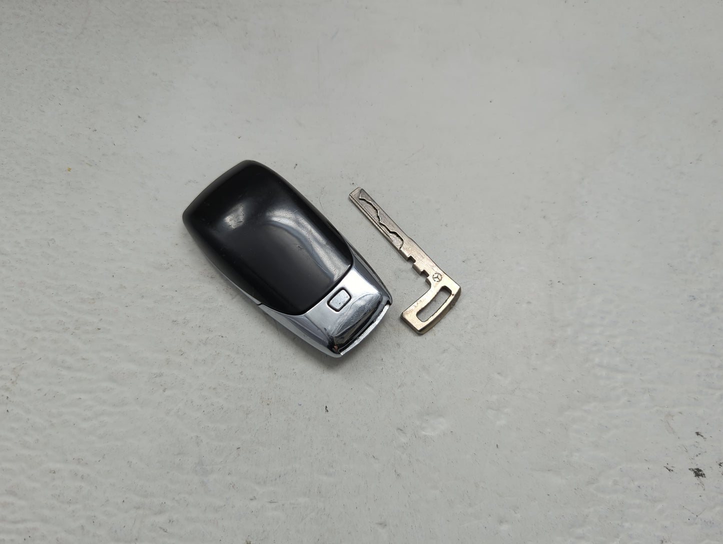 Mercedes-Benz Keyless Entry Remote Fob NBGDM4 A1679051304Q02 | A1679051304 Q02 - Oemusedautoparts1.com