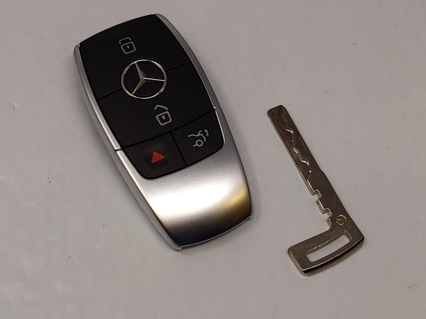 Mercedes-Benz Keyless Entry Remote Fob NBGDM3 4 buttons - Oemusedautoparts1.com