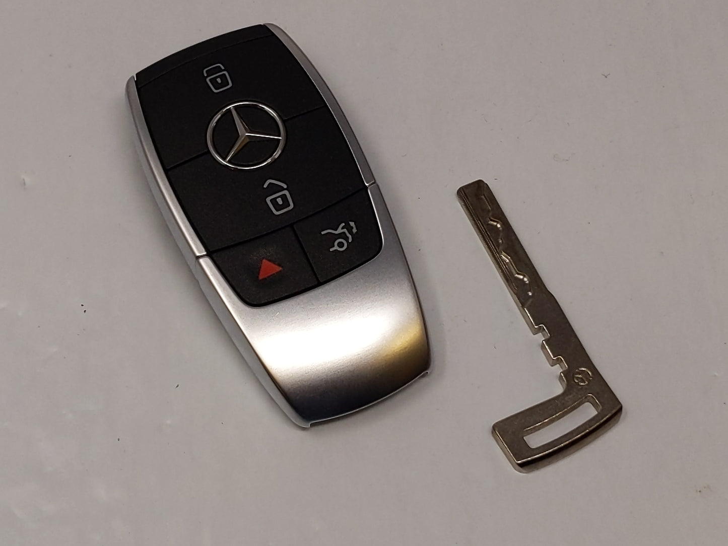 Mercedes-Benz Keyless Entry Remote Fob NBGDM3 4 buttons - Oemusedautoparts1.com