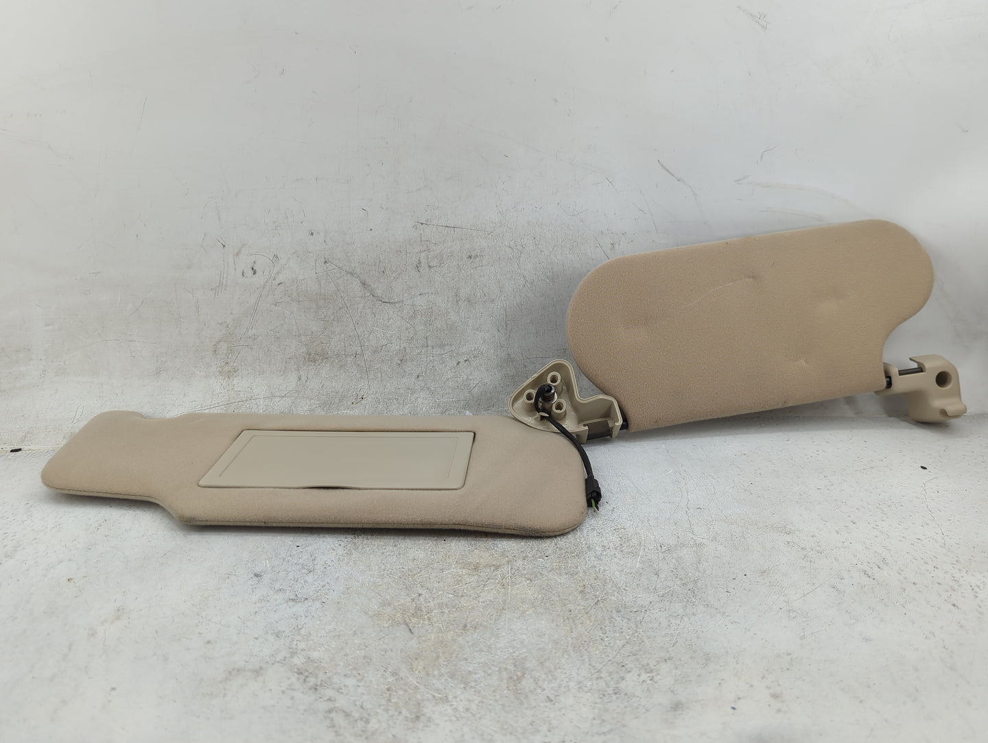 2003-2005 Mercury Grand Marquis Sun Visor Shade Replacement Passenger Right Mirror Fits Fits 2003 2004 2005 OEM Used Auto Pa