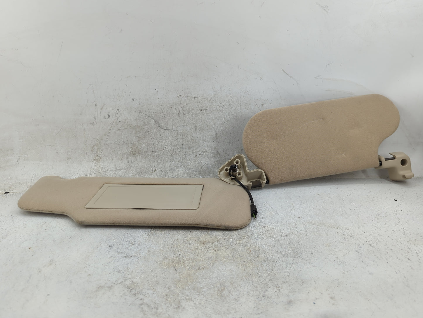 2003-2005 Mercury Grand Marquis Sun Visor Shade Replacement Passenger Right Mirror Fits Fits 2003 2004 2005 OEM Used Auto Pa