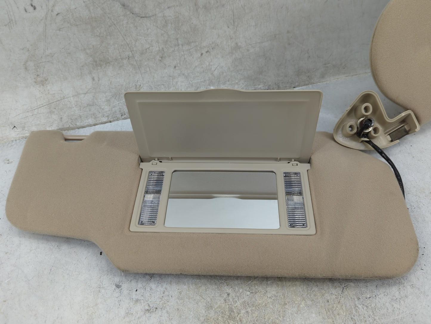 2003-2005 Mercury Grand Marquis Sun Visor Shade Replacement Passenger Right Mirror Fits Fits 2003 2004 2005 OEM Used Auto Pa