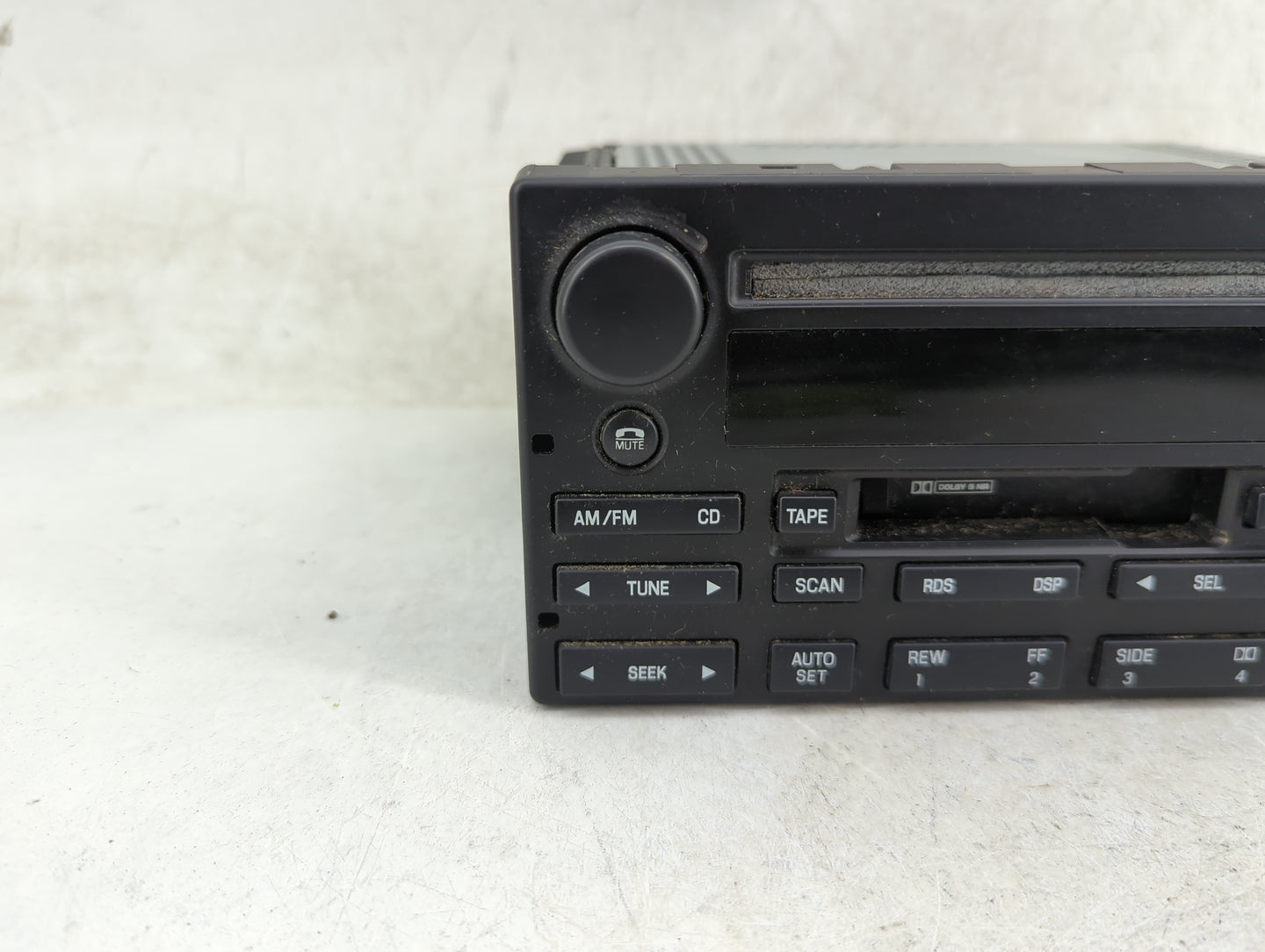 1998-2005 Mercury Grand Marquis Radio AM FM Cd Player Receiver Replacement Fits OEM Used Auto Parts - Oemusedautoparts1.com