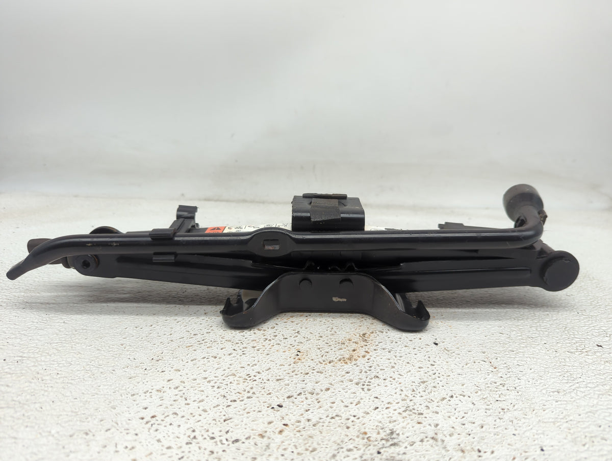 2008 Mercury Mariner Spare Scissor Car Jack 1086082 - Oemusedautoparts1.com