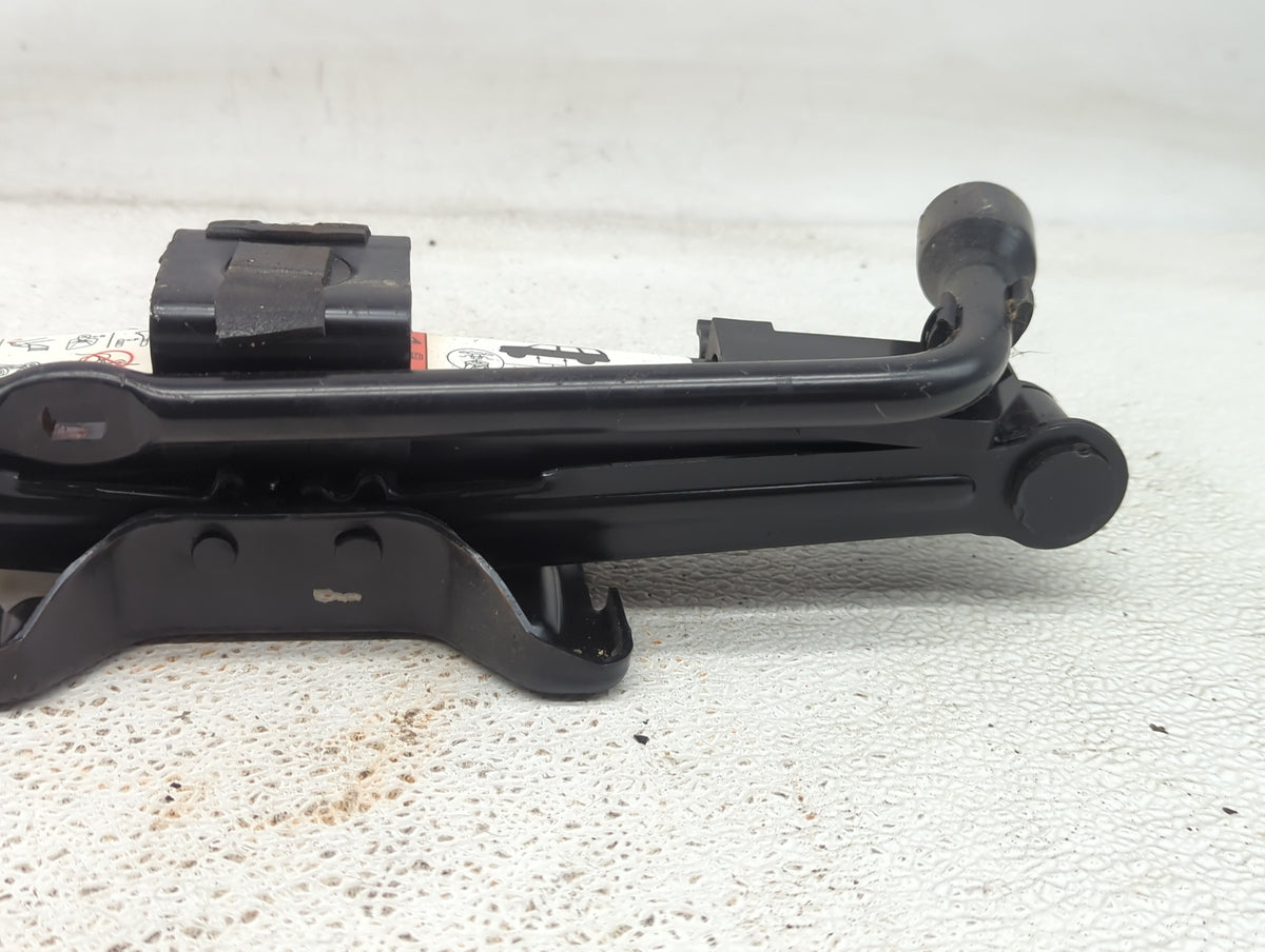 2008 Mercury Mariner Spare Scissor Car Jack 1086082 - Oemusedautoparts1.com