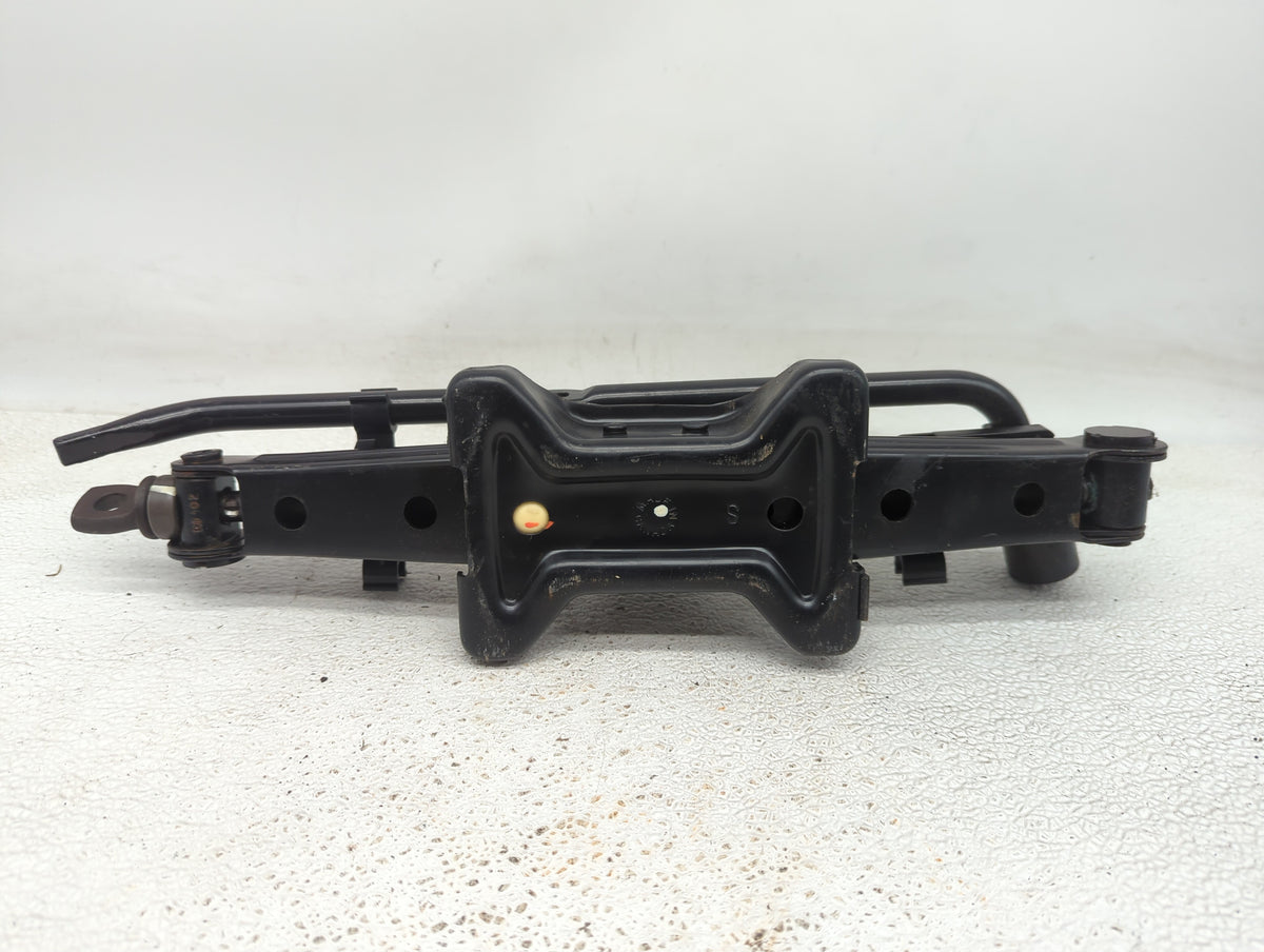 2008 Mercury Mariner Spare Scissor Car Jack 1086082 - Oemusedautoparts1.com