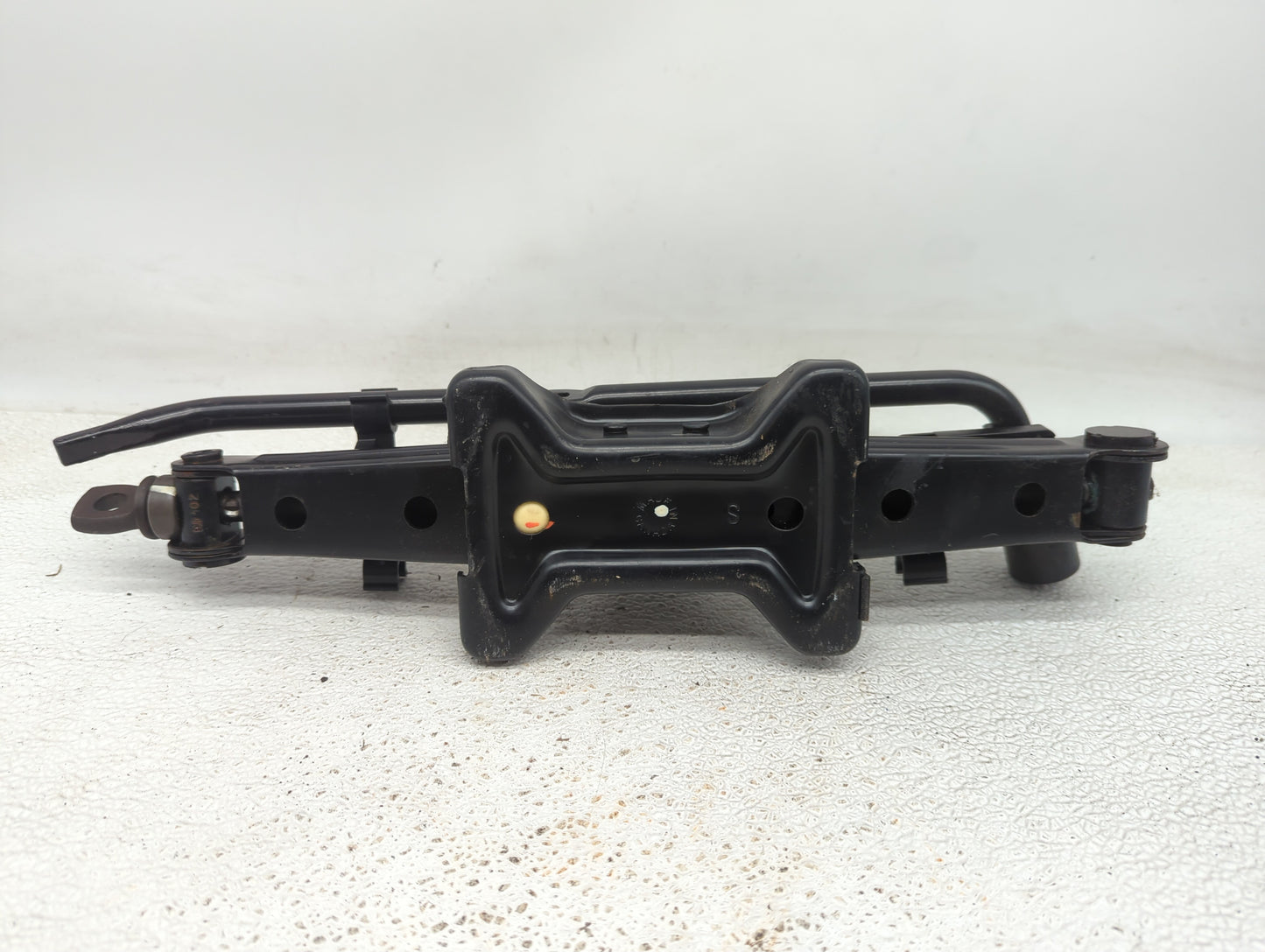 2008 Mercury Mariner Spare Scissor Car Jack 1086082 - Oemusedautoparts1.com