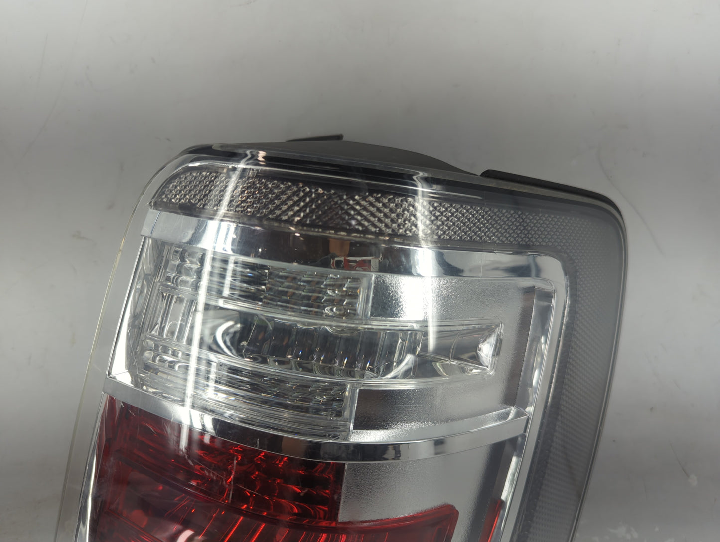 2008-2011 Mercury Mariner Tail Light Assembly Passenger Right OEM Fits Fits 2008 2009 2010 2011 OEM Used Auto Parts - Oemuse