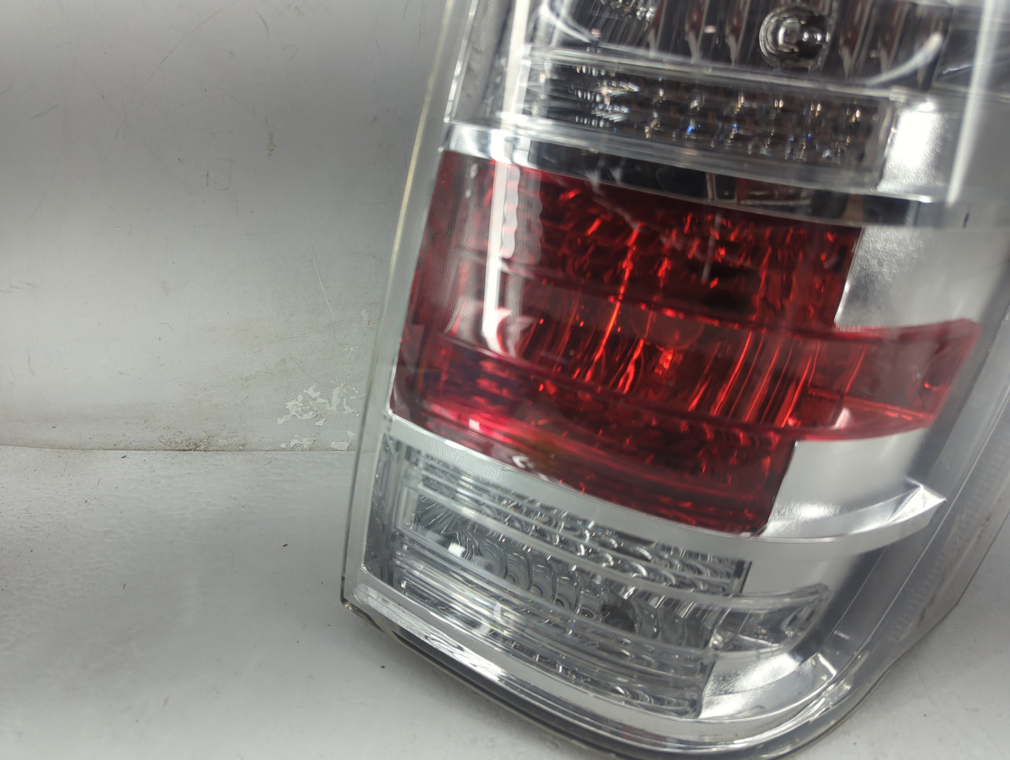 2008-2011 Mercury Mariner Tail Light Assembly Passenger Right OEM Fits Fits 2008 2009 2010 2011 OEM Used Auto Parts - Oemuse